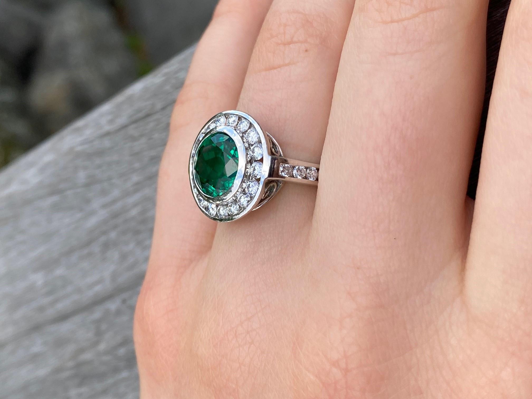 2.99 Carat Vivid Green Emerald and Diamond Ring in Platinum For Sale 1