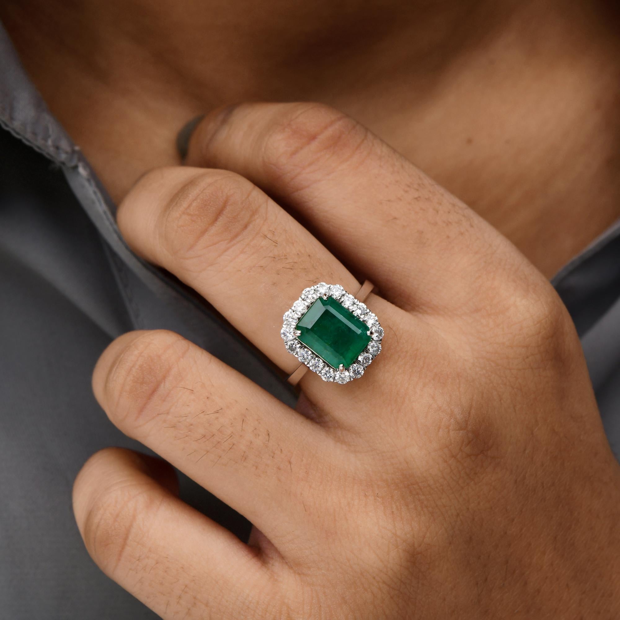2,99 Karat sambischer Smaragd Cocktail-Ring 0,77 Karat SI/H Diamant 14k Weißgold im Zustand „Neu“ im Angebot in Diera, Dubai