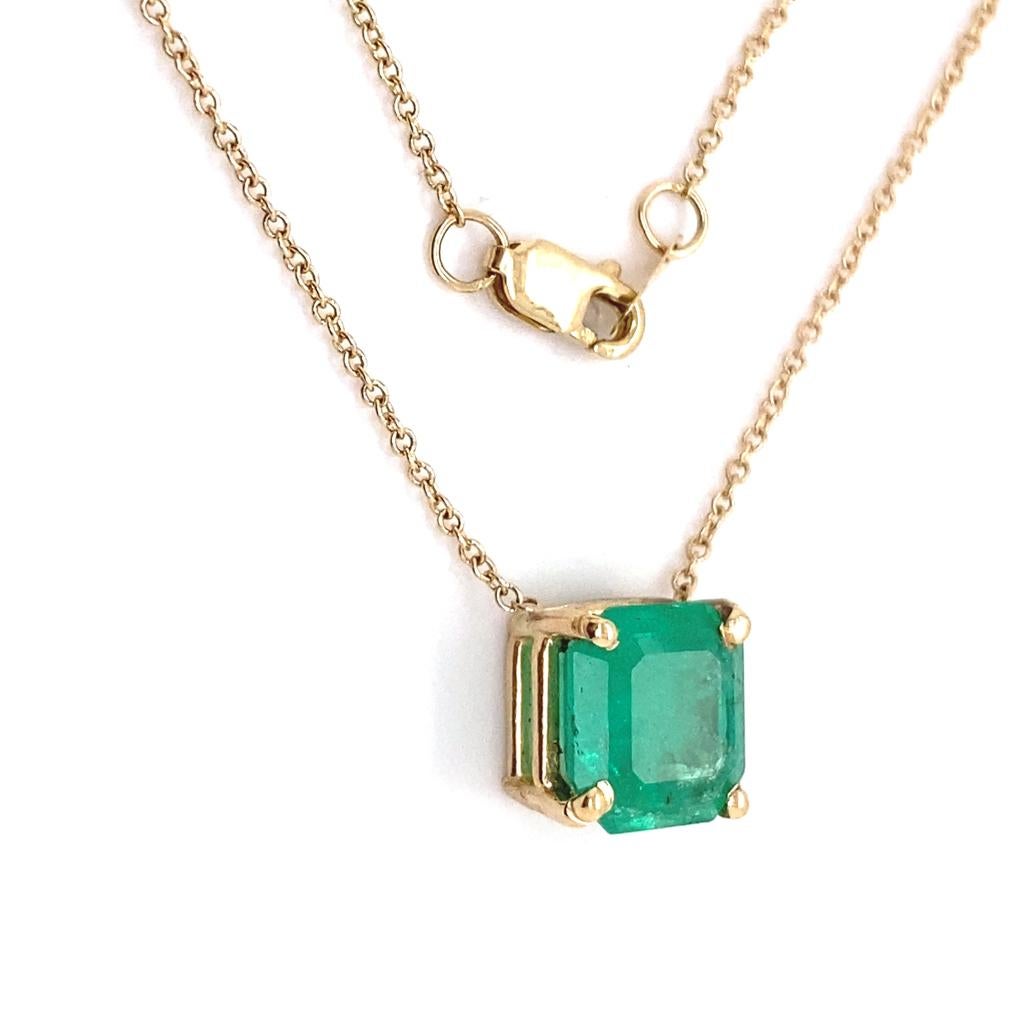 2.99 Carats Emerald Solitaire Stationary Necklace in 14K Gold 18 Inch Stackable In New Condition For Sale In Austin, TX