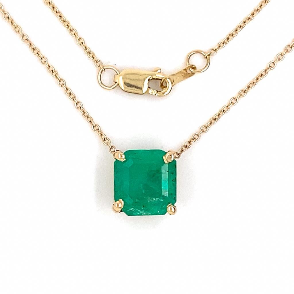 Women's 2.99 Carats Emerald Solitaire Stationary Necklace in 14K Gold 18 Inch Stackable For Sale