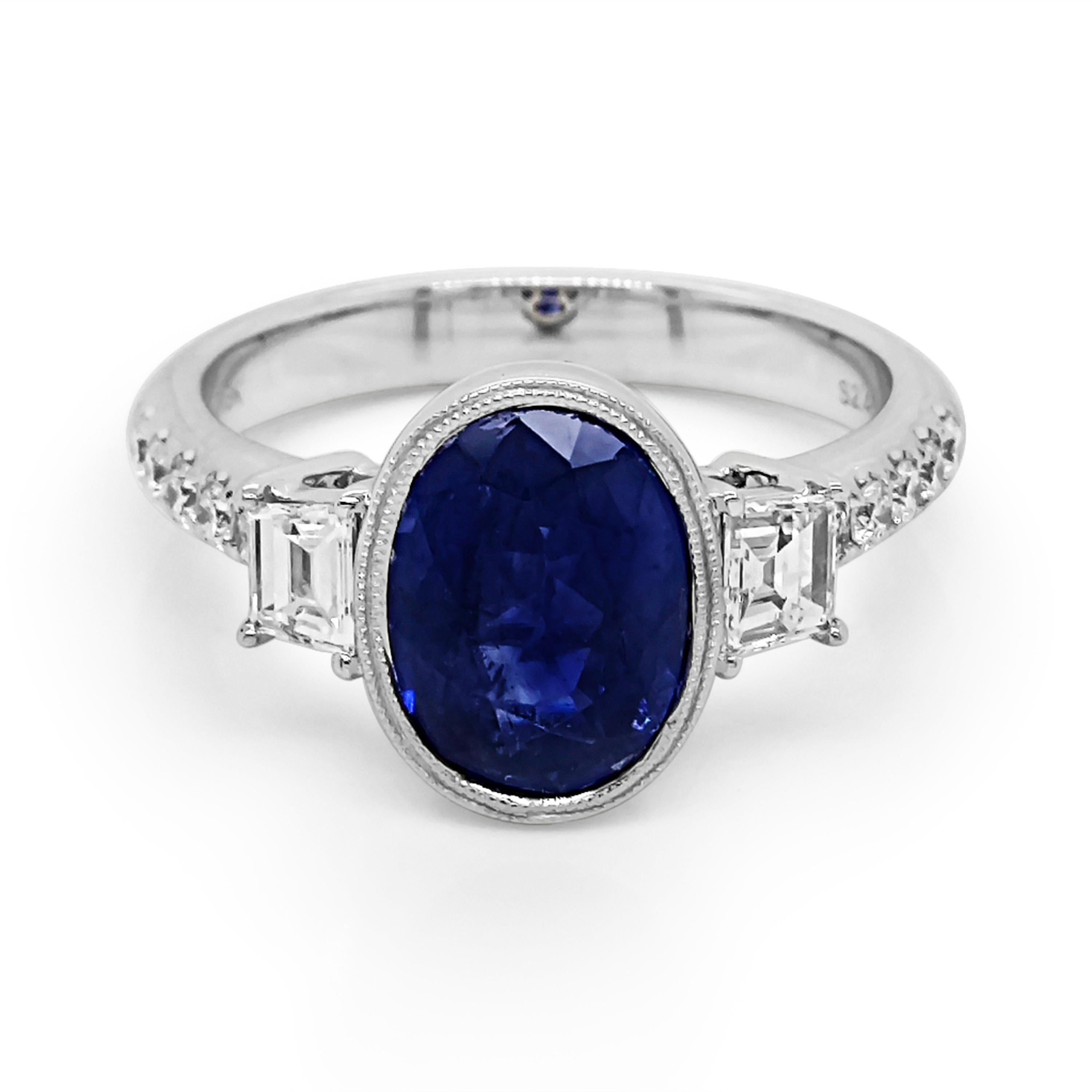 Women's or Men's 2.99 Carats Sapphire and White Diamond White Gold Ring For Sale