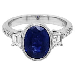 Anillo de oro blanco con zafiro y diamante blanco de 2,99 quilates