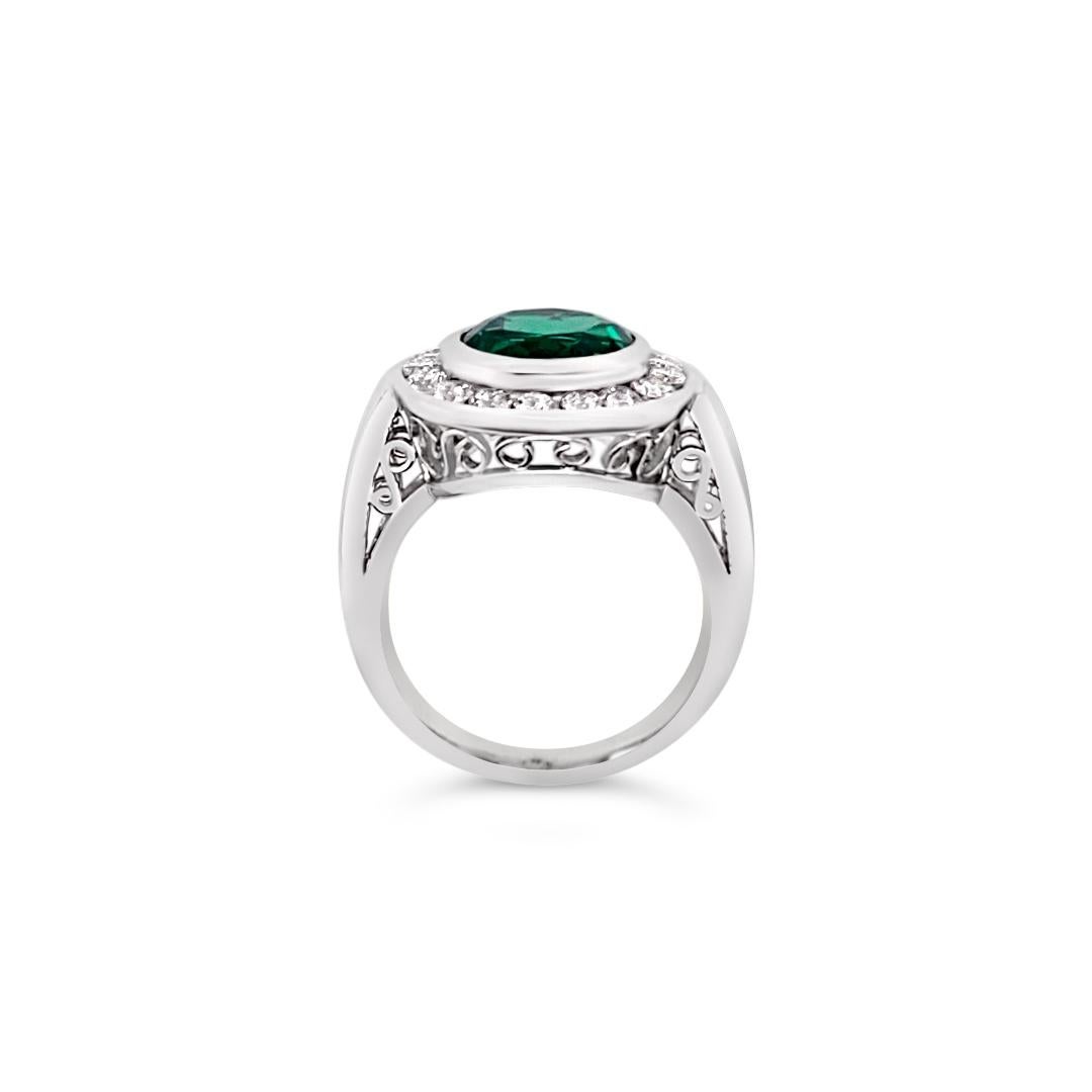 Bague en platine avec émeraude vert vif de 2,99 carats et diamants en vente 1