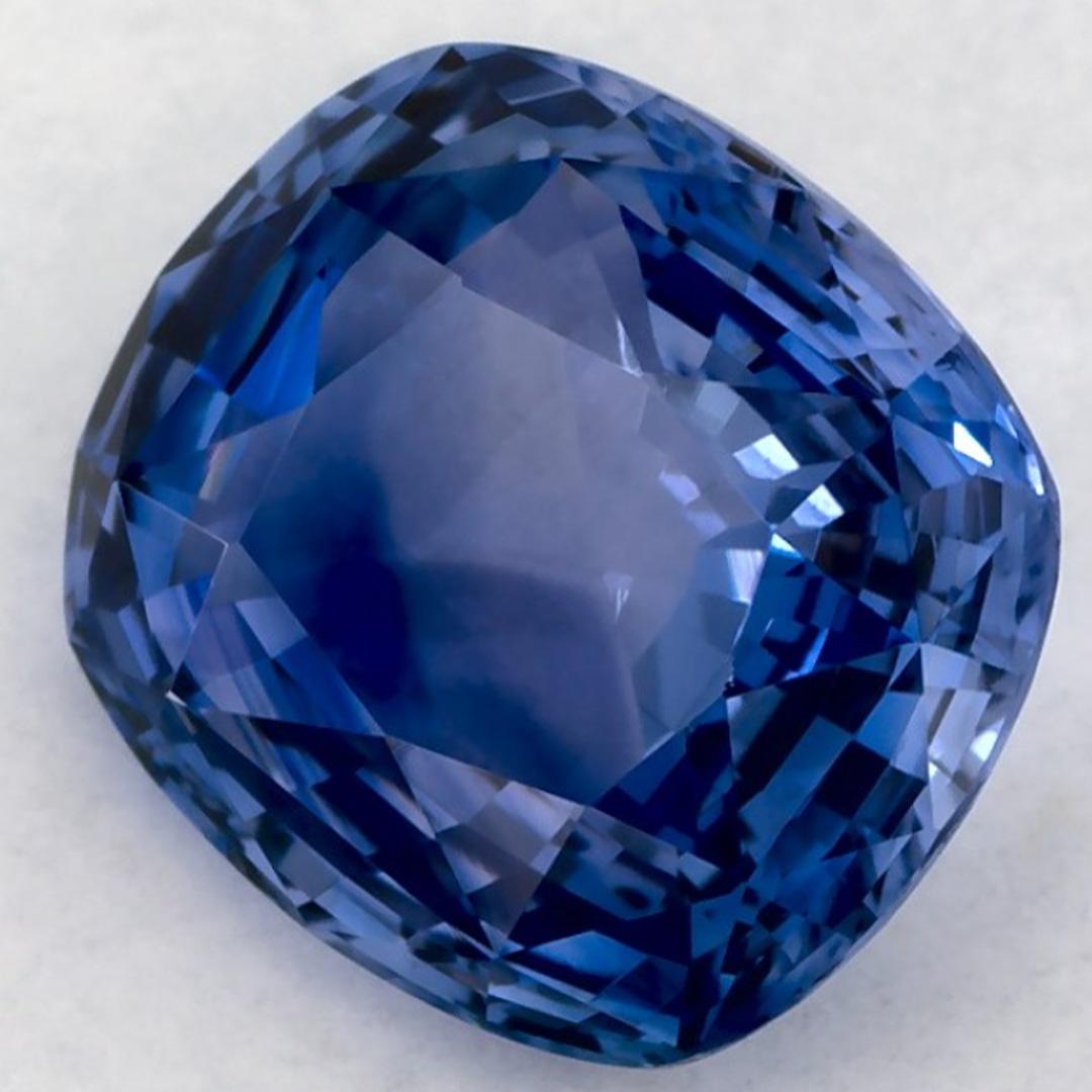 Dieser natürliche blaue Saphir bietet Eleganz und Raffinesse. Mit seiner satten Farbsättigung und seinem präzisen Schliff ist er das perfekte Herzstück für einen Verlobungsring oder ein luxuriöses Schmuckdesign.

Dieser Saphir stammt aus Sri Lanka