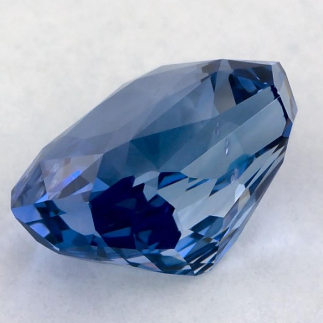 Pierre précieuse taille radiant saphir bleu 2.99 carats en vente 3