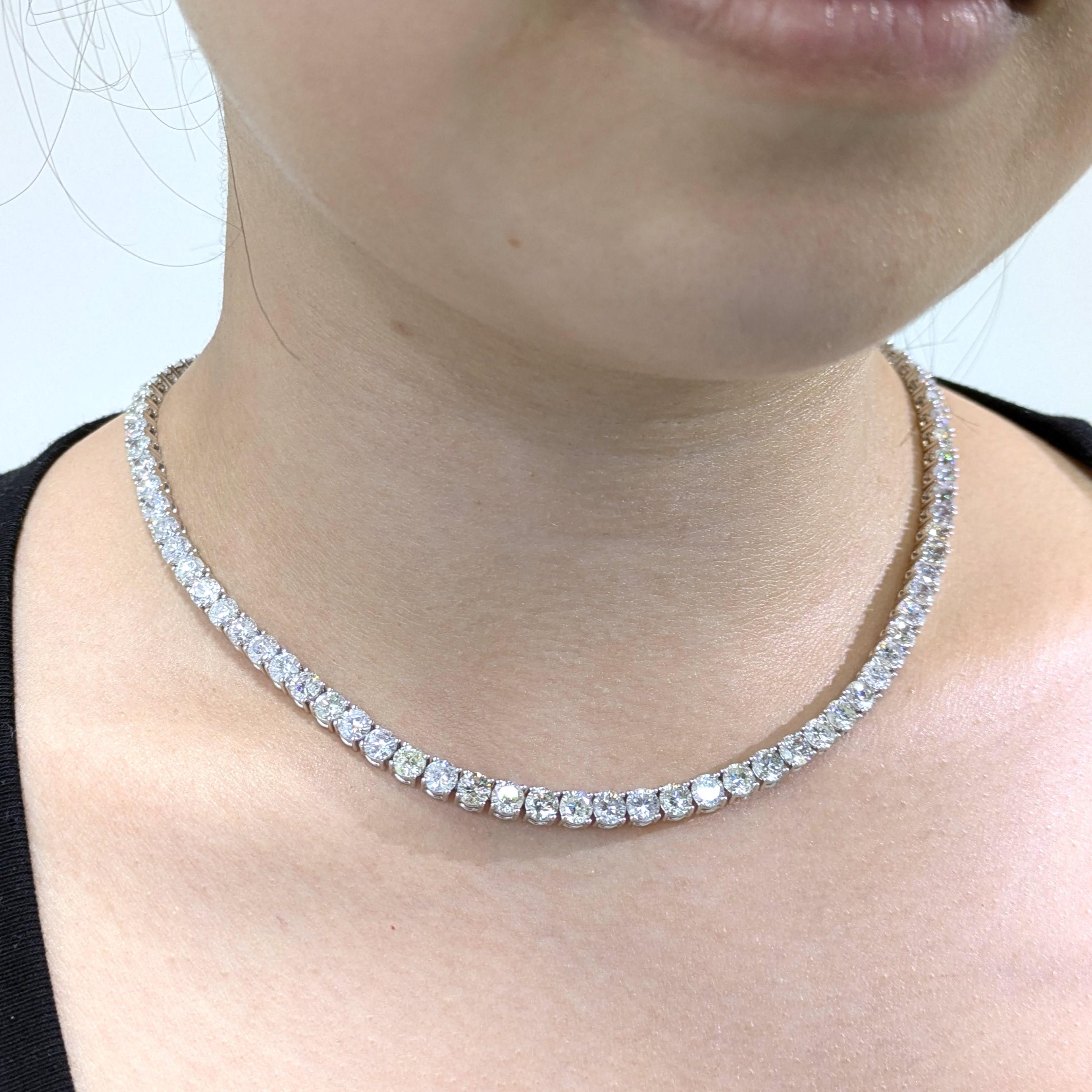 29.96 Carat Round Diamond Tennis Necklace in 18K White Gold For Sale 4