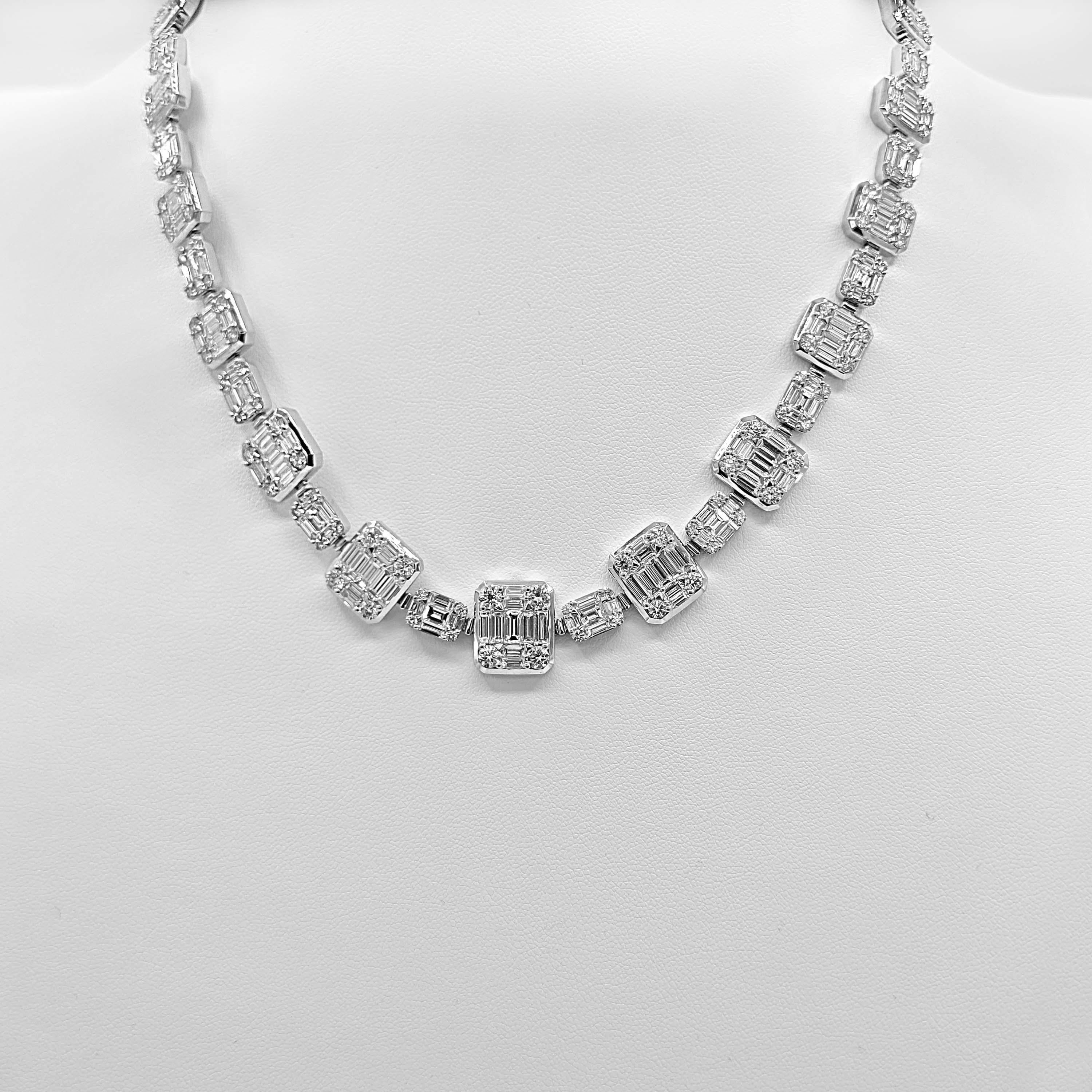 168 White Round Diamonds: 7.86 Carats
320 Baguette Diamonds: 22.13 Carats
Metal: 18K White Gold, 62.56  Grams
