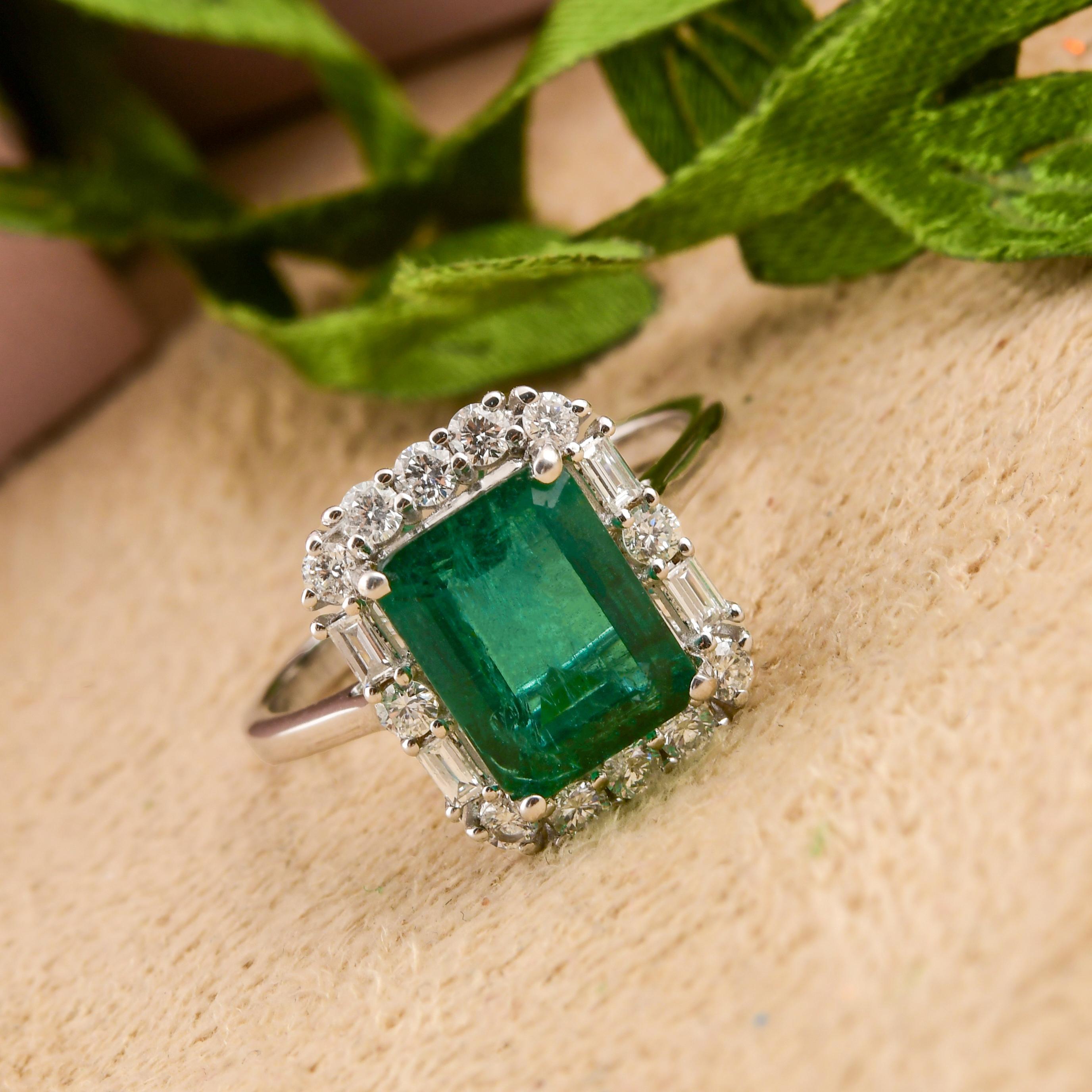 Im Angebot: 2,9 Karat sambischer Smaragd 0,45 Karat Diamant Halo 14 Karat Weißgold Verlobungsring () 7