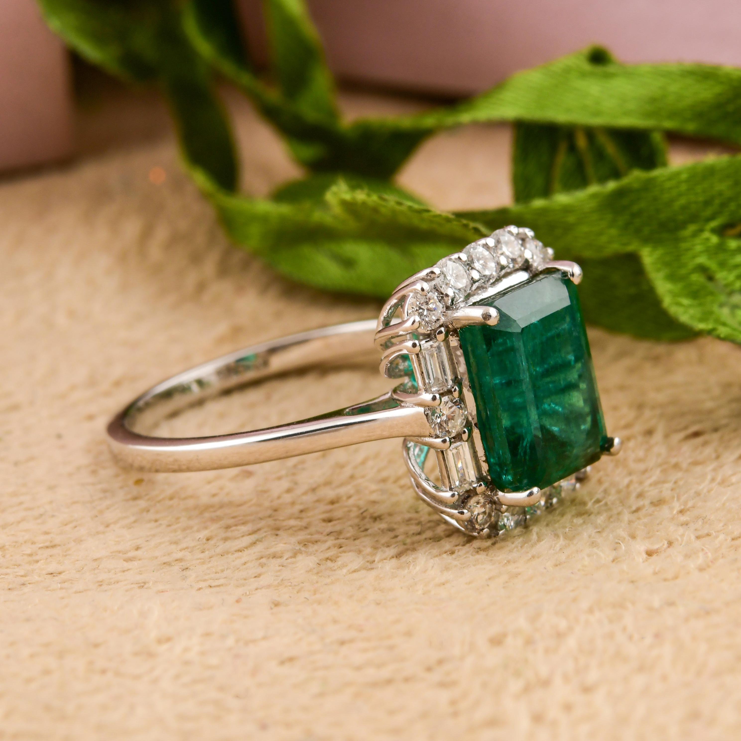 Im Angebot: 2,9 Karat sambischer Smaragd 0,45 Karat Diamant Halo 14 Karat Weißgold Verlobungsring () 8