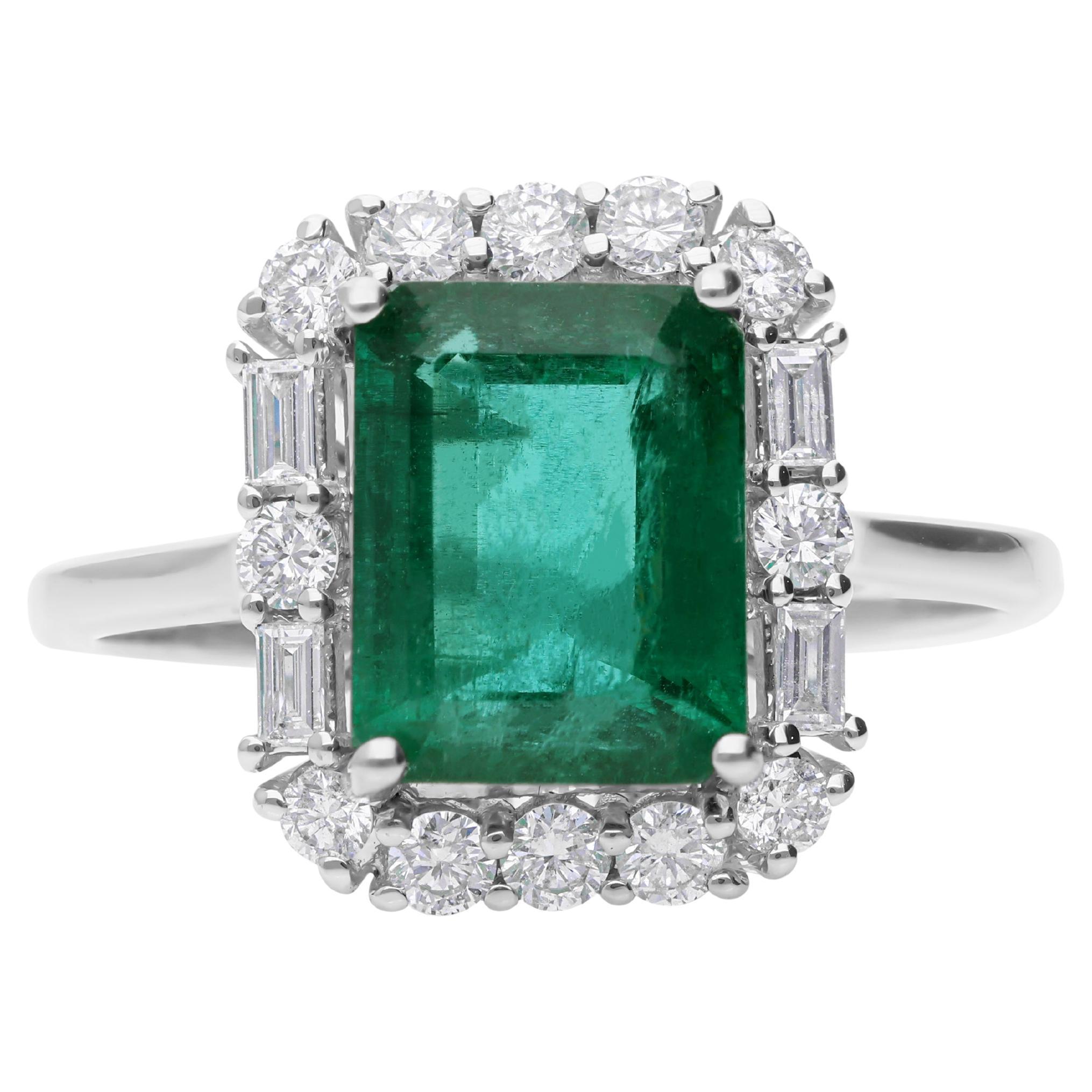 2,9 Karat sambischer Smaragd 0,45 Karat Diamant Halo 18 Karat Weißgold Verlobungsring