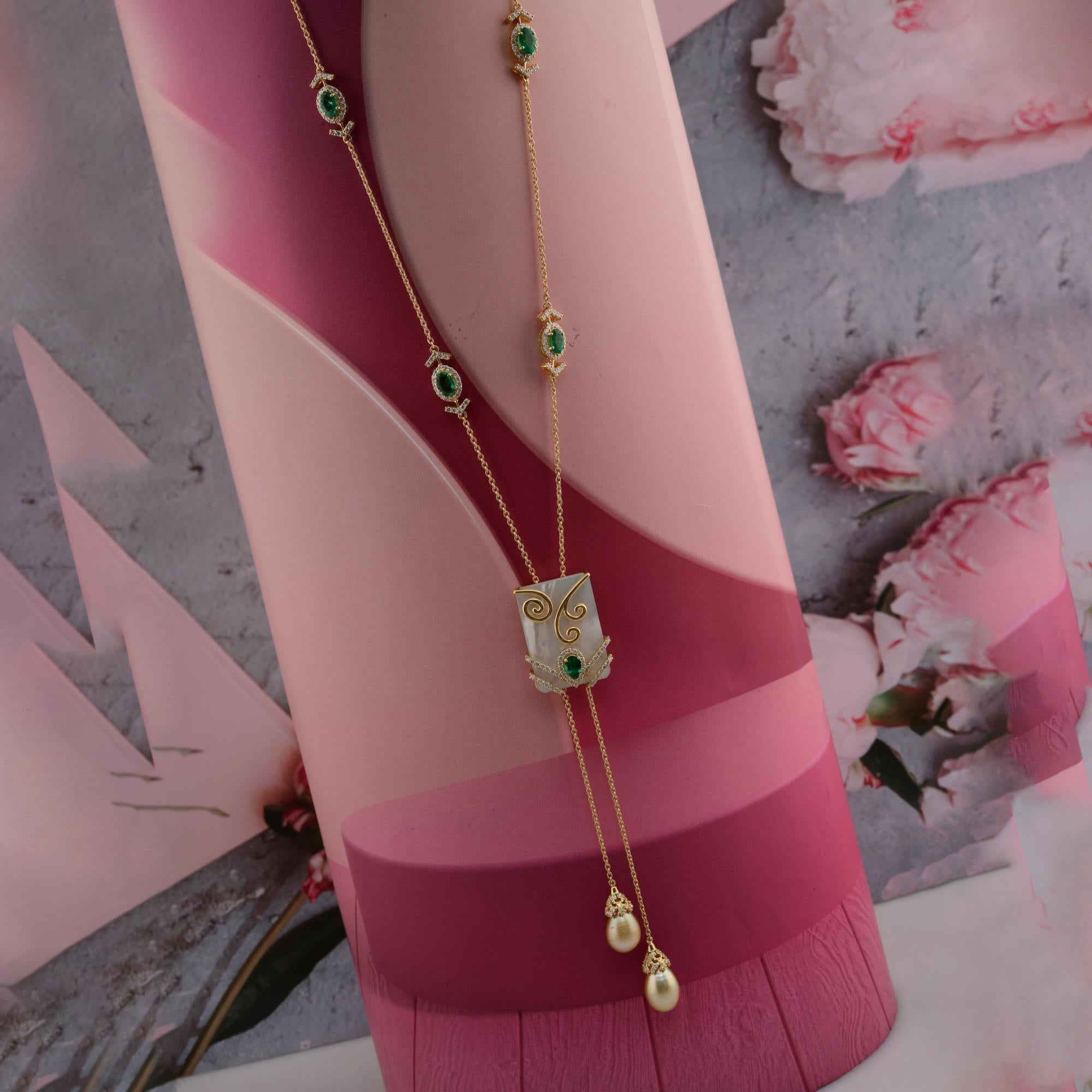 29Tcw Art Deco Smaragd Perlmutt Lariat Diamant 18 Karat Gold Halskette Damen im Angebot