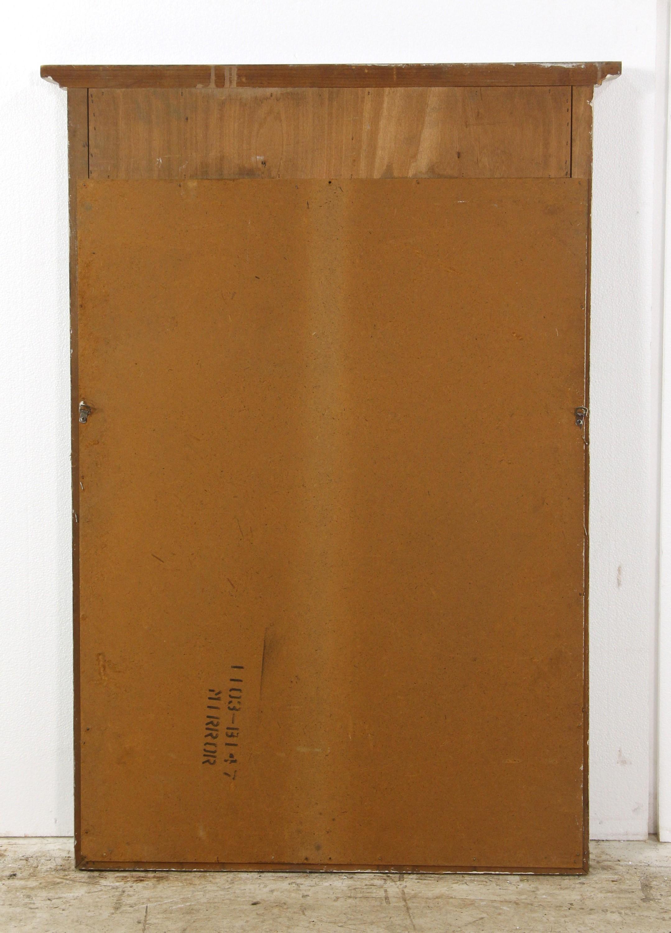 Cadre en bois blanc du 20ème siècle sur miroir de cheminée à motifs floraux 1