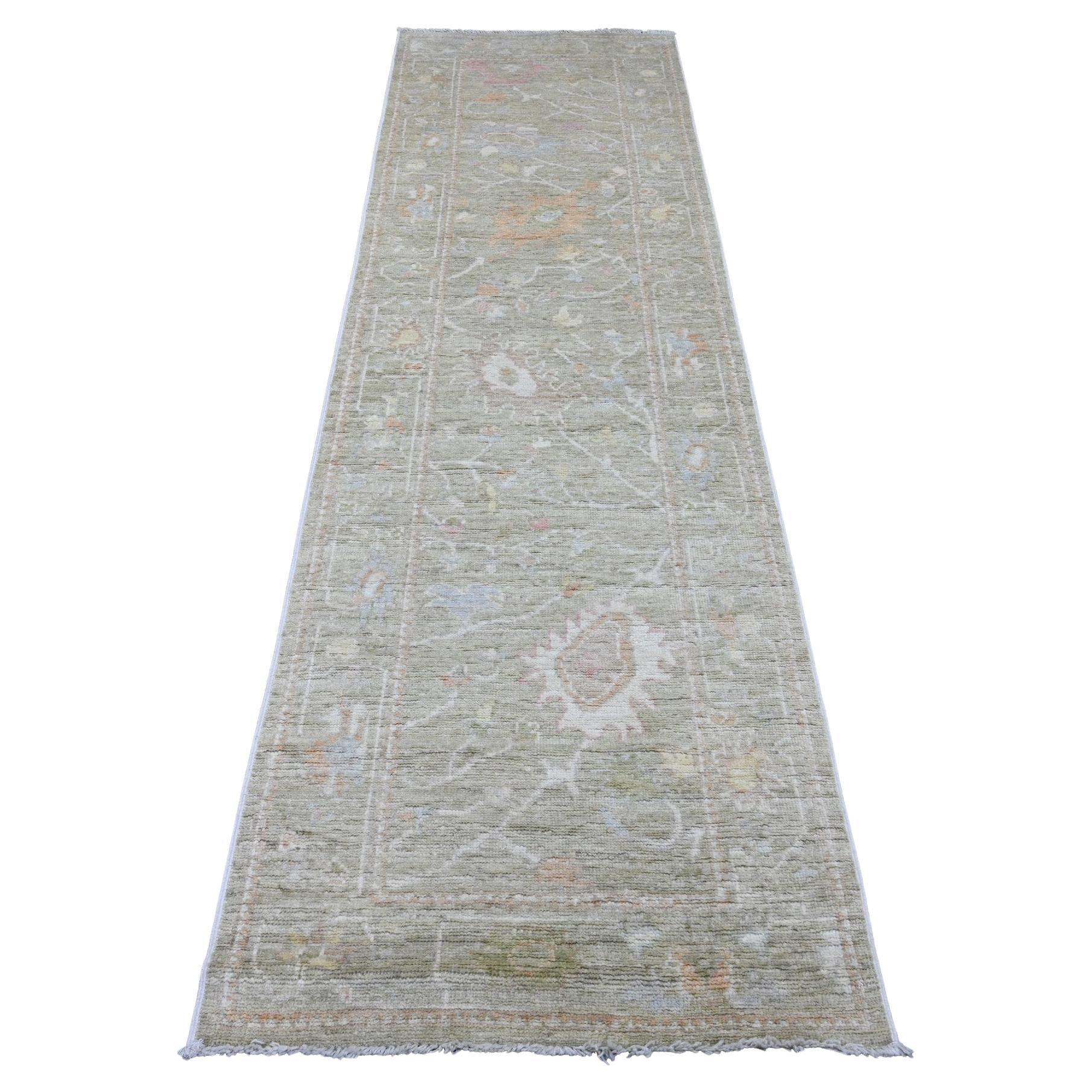 Tappeto Runner in lana annodato a mano Greene & Greene & Greene & Greene & Greene, con disegno di foglie di Oushak.