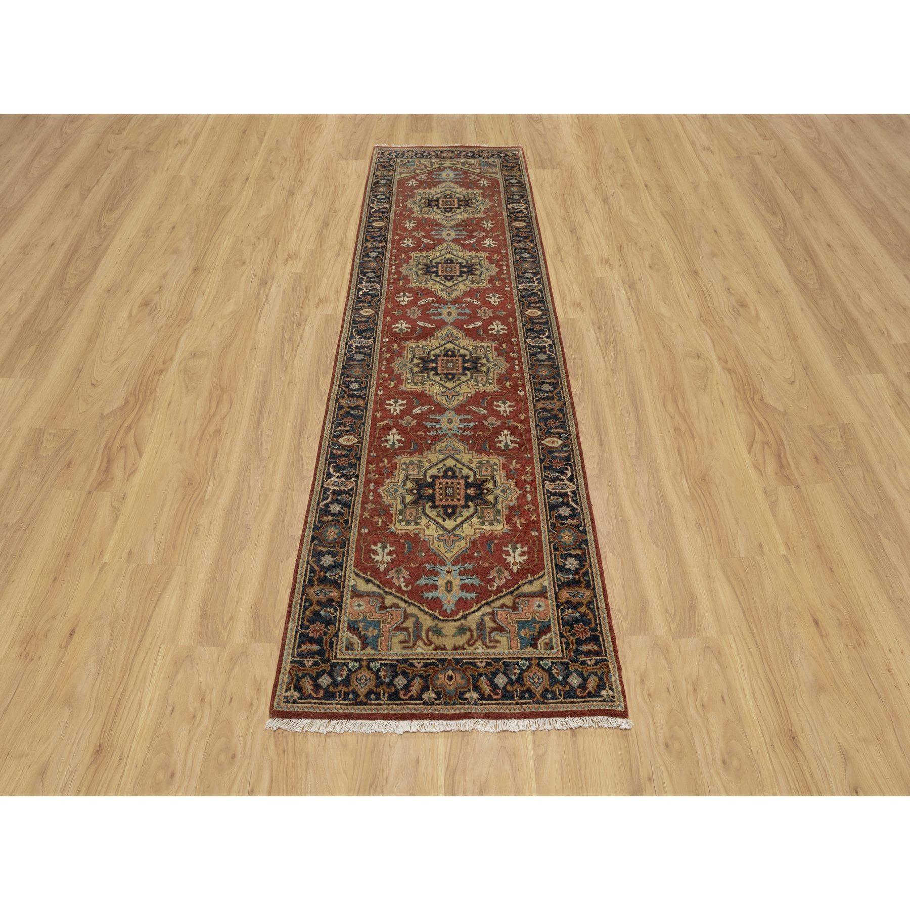 Auburn Red, Heriz Revival with Medallion Design, Denser Weave, Hand Spun New Zealand Wool, Hand Knotted, Runner, Oriental Rug
Matières premières : Laine
Latex : Pas de poils 
hauteur : 0,25 pouces
Style : Traditionnel
Couleur primaire :