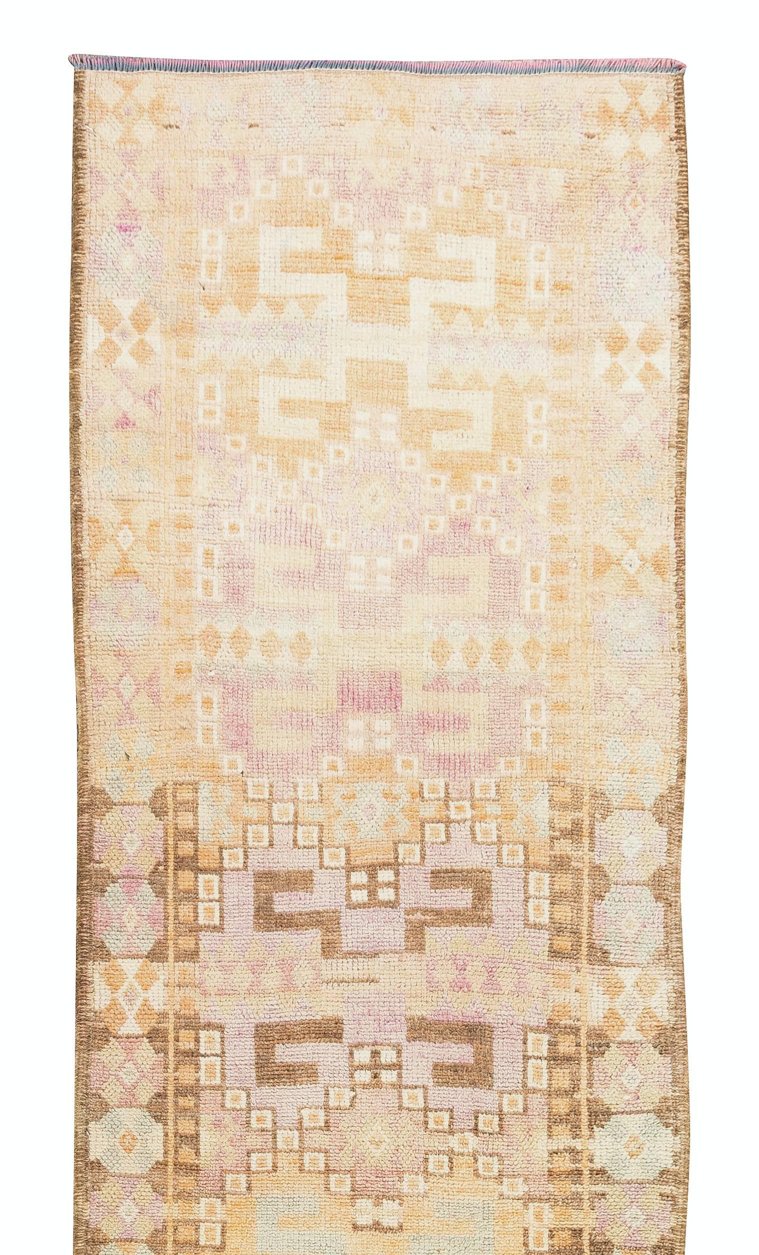 Hand-Woven 2.9x11.4 Ft Vintage Hand-Knotted Anatolian Oushak Runner Rug for Hallway Decor For Sale