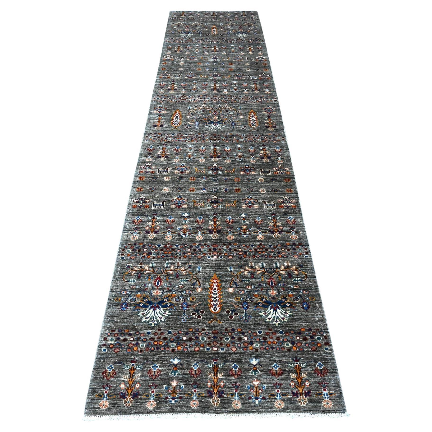2'9 "x12' Dim Gris Noué à la main Super Kazak Runner Géométrique Tapis d'Orient en vente