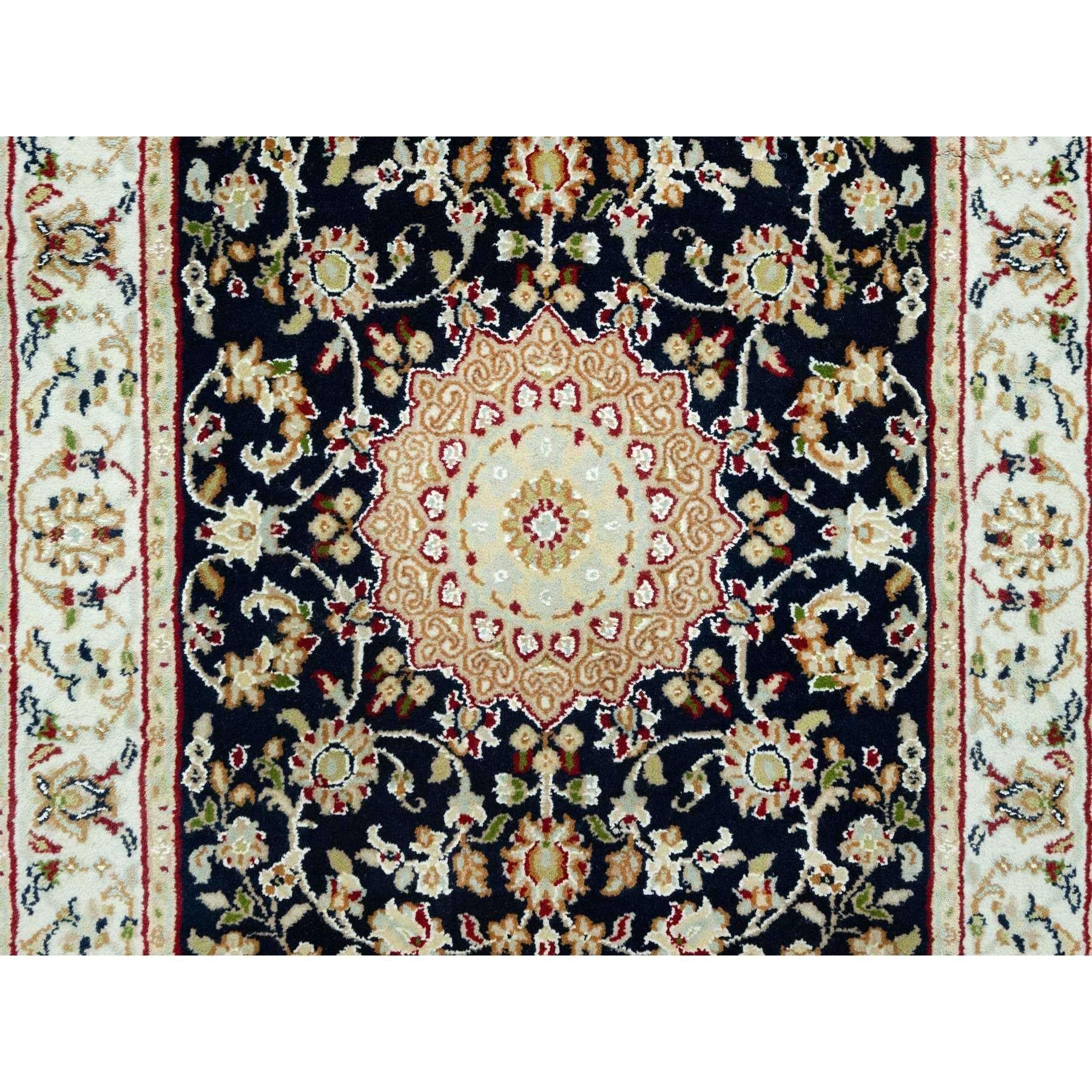 Noué à la main 2'9 