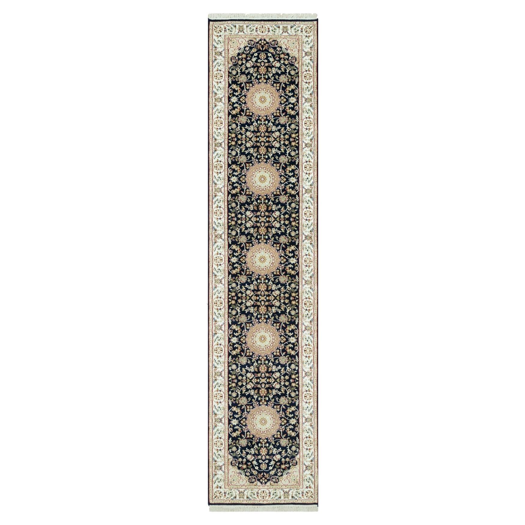 2
9 "x12
Polo Blue Nain Vibrant Wool Design Hand Knotted Oriental Runner Rug (tapis de course oriental noué à la main)