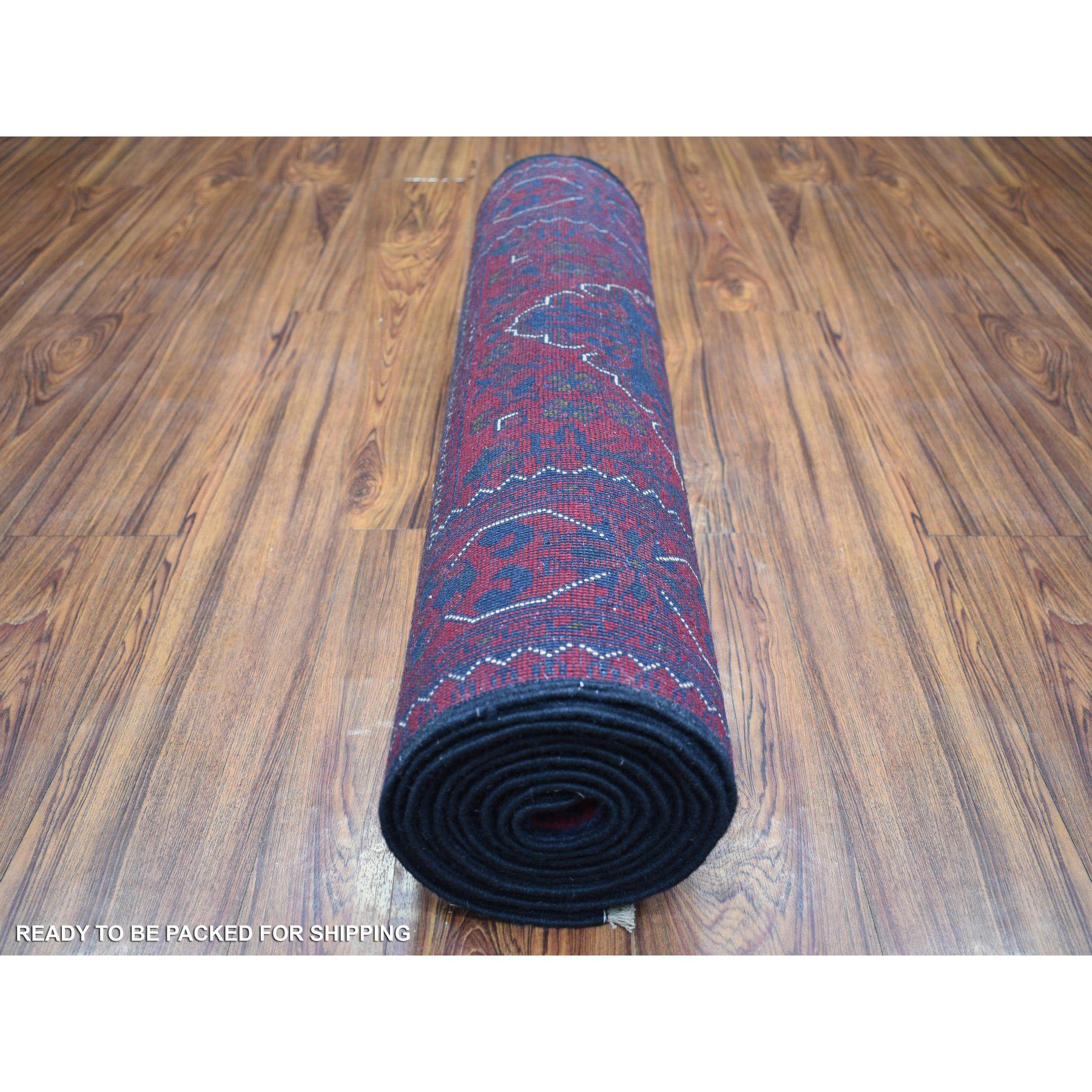 Hand-Knotted 2'9