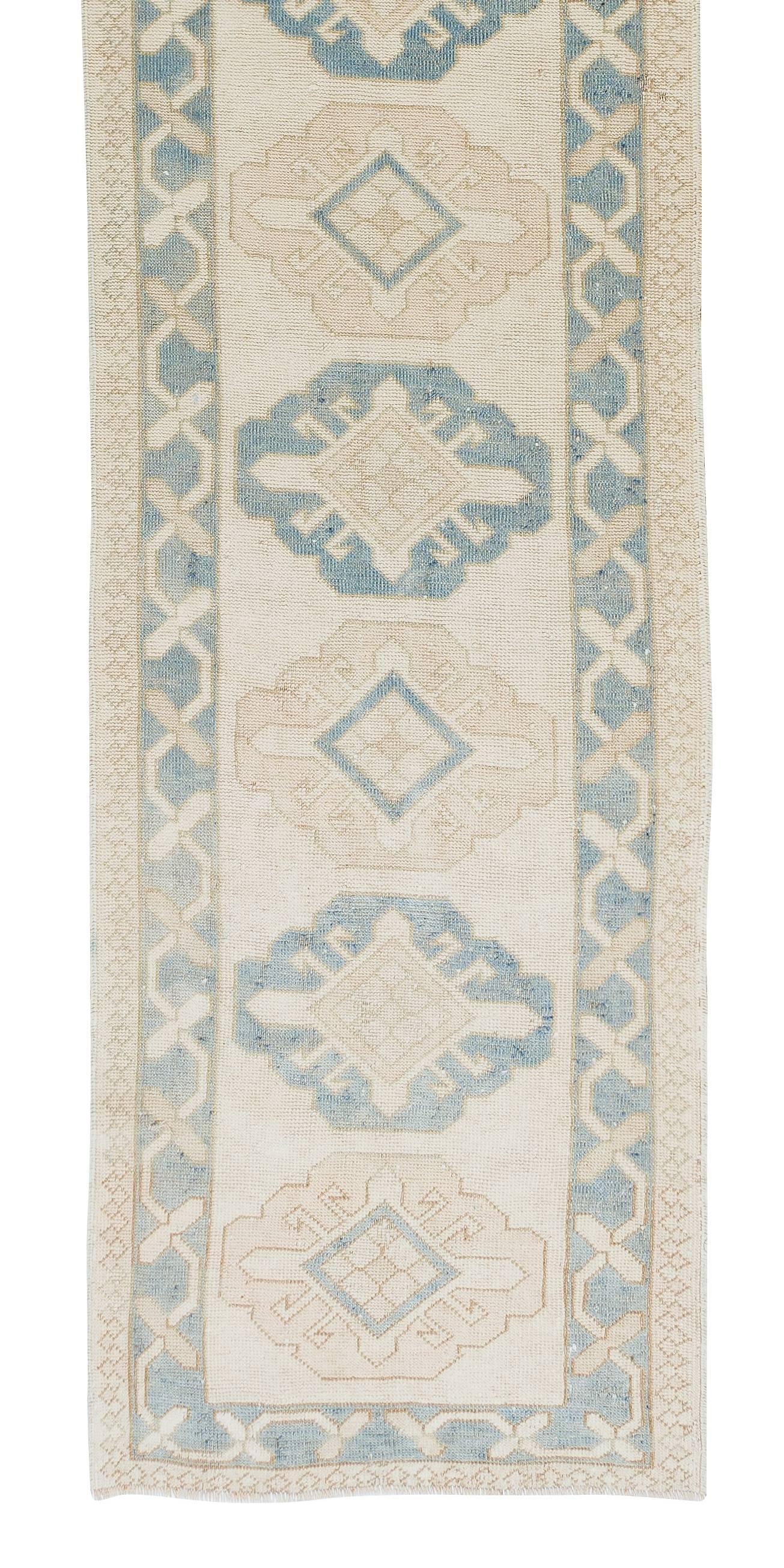 20th Century 2.9x13.8 Ft Vintage Hand-Knotted Anatolian Oushak Runner Rug for Hallway Decor For Sale