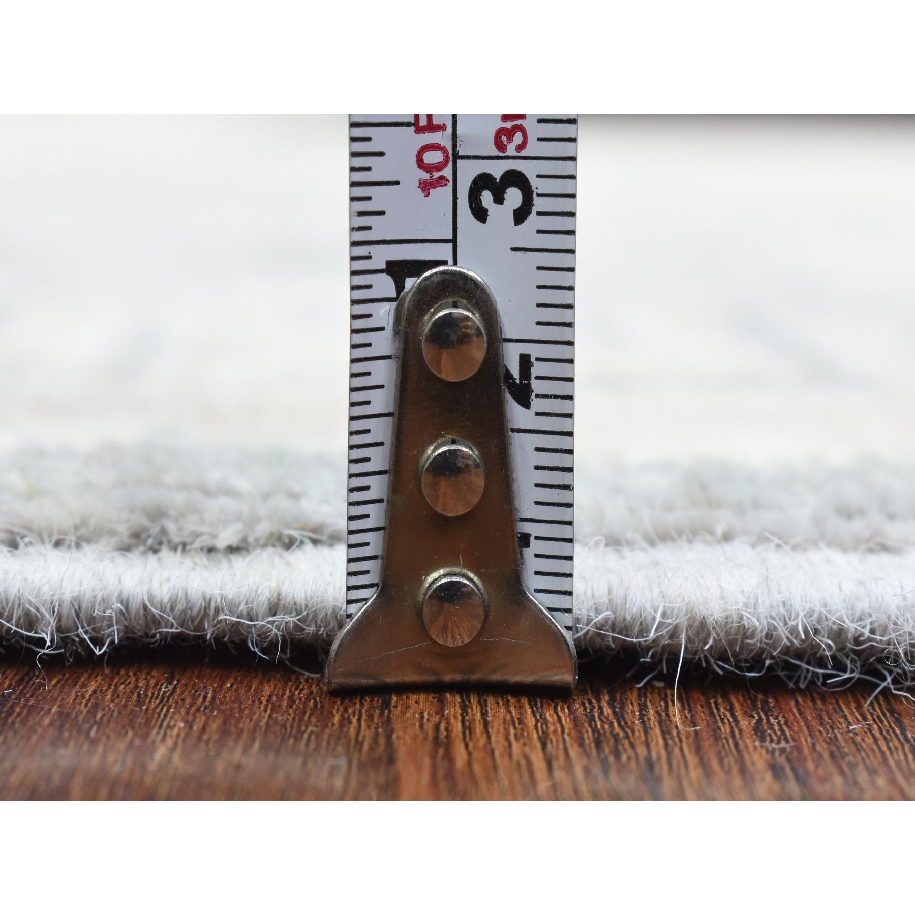 Noué à la main 2'9 