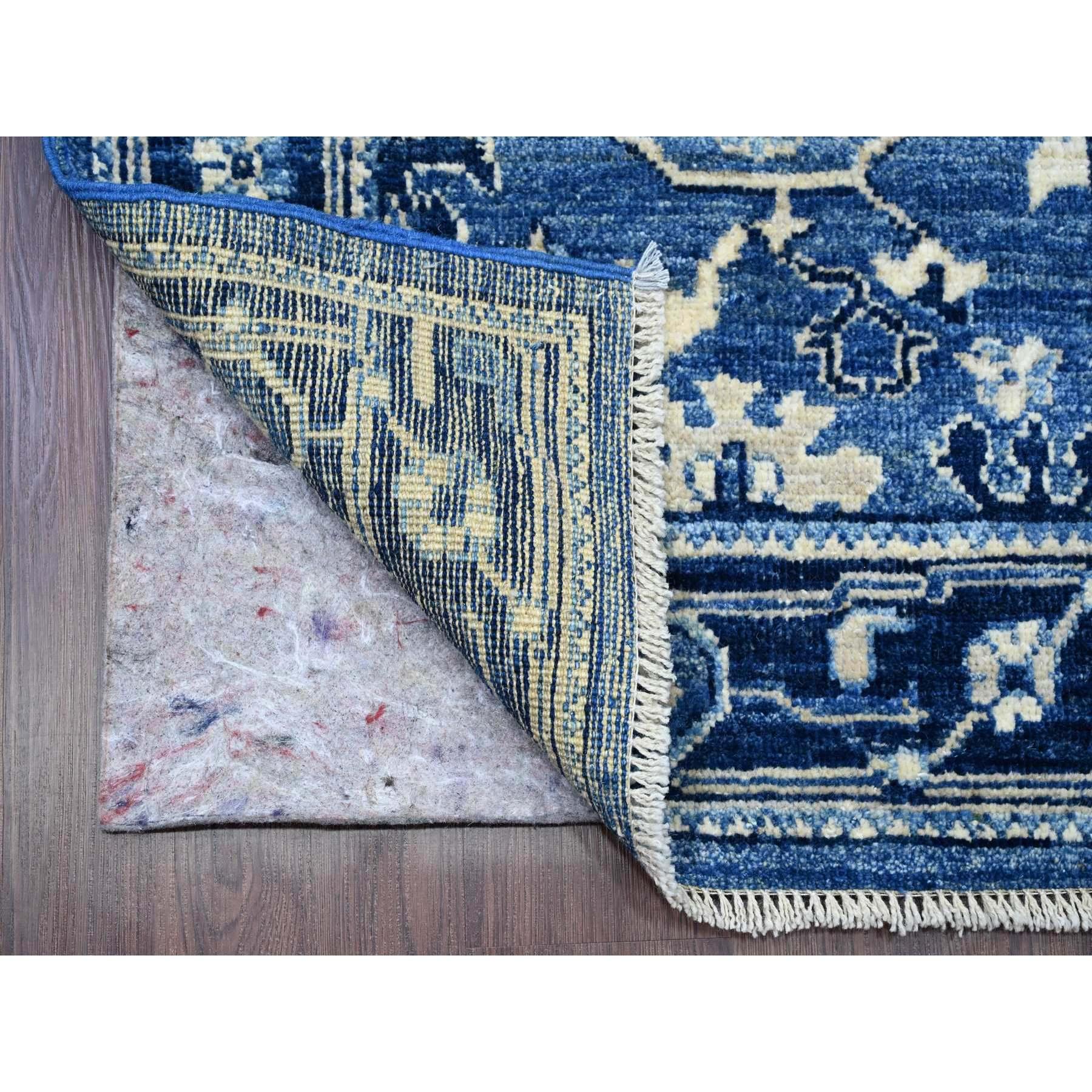 Imperial Blue, Handgeknüpft, Afghan Angora Oushak mit großem Blattmuster, Pflanzenfarben, 100% Wolle, XL Läufer, Orientteppich
Primäre MATERIALIEN: Wolle
Latex: Kein Flor 
Höhe: 0,25 Zoll
Stil: Transitional
Grundfarbe: Blau
Sekundärfarben: