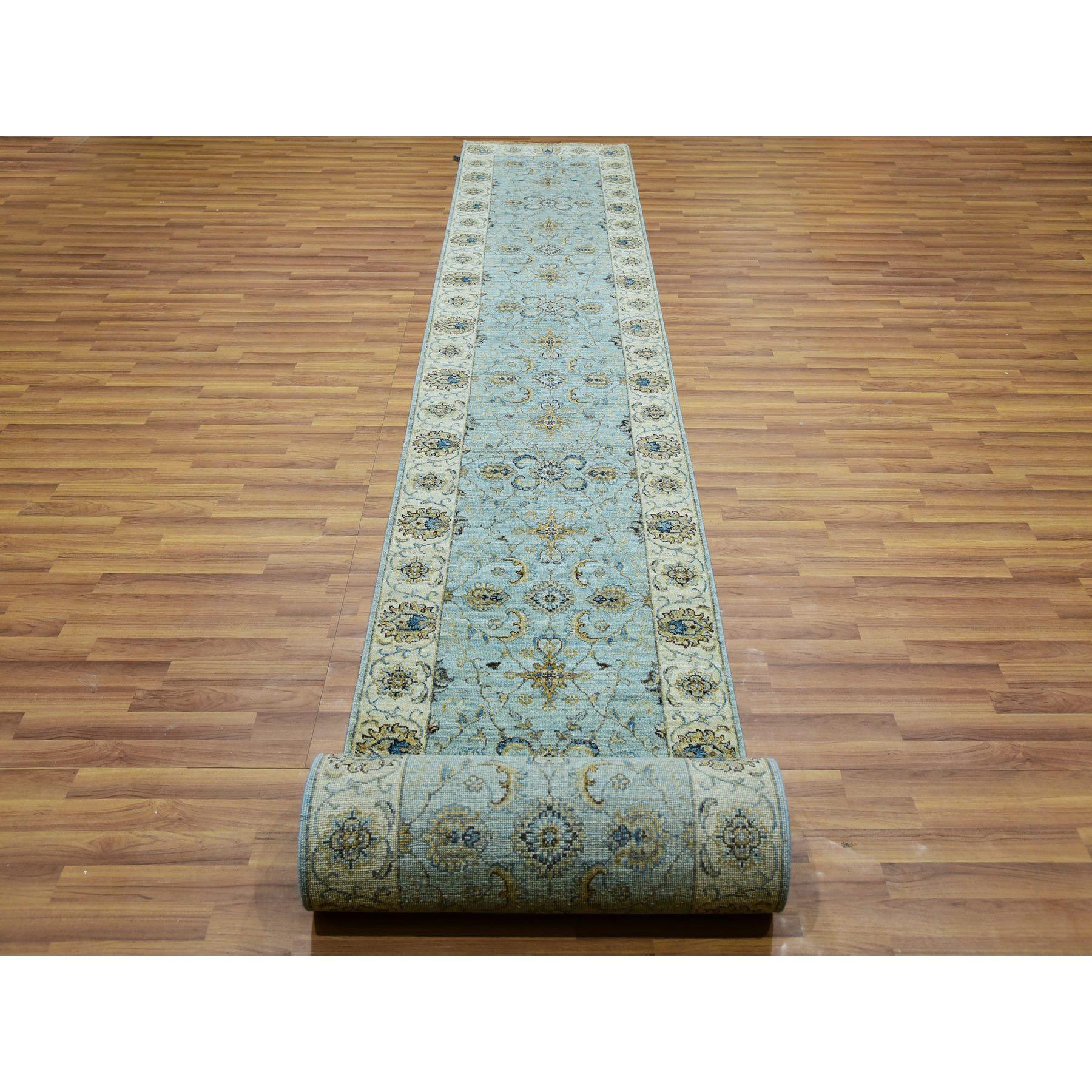 Dies ist eine wirklich echte one-of-a-kind Hand geknüpft Agra mit Shah Abbas Flower Design, reine Wolle, Orientteppich. Es wurde monatelang in jahrhundertealten Webtechniken von Kunsthandwerkern geknüpft.
Primäre MATERIALIEN: Wolle
Latex: Kein Flor