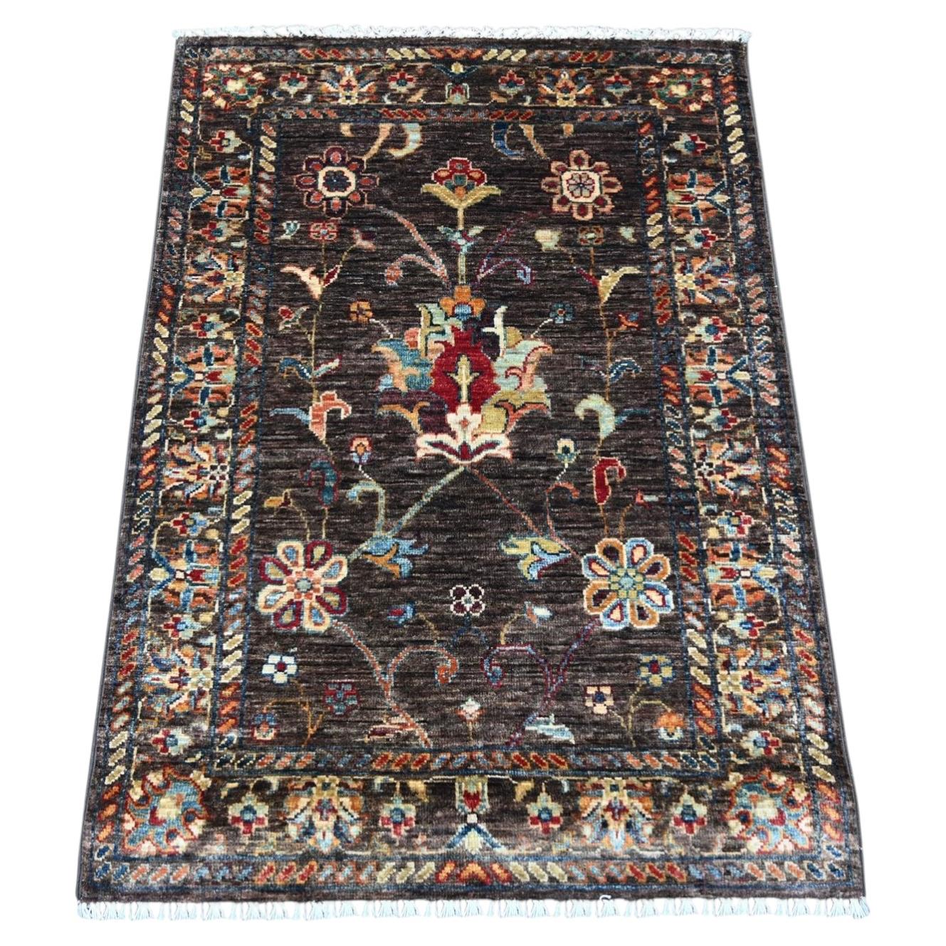 Alfombra de lana afgana Sultani de 84 x 117 cm, tejida a mano en color marrón con diseño floral en toda la superficie en venta