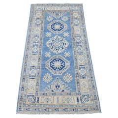 Tappeto in lana annodato a mano 2'9 "x5'5" blu dall'aspetto vintage Kazak con medaglioni tribali