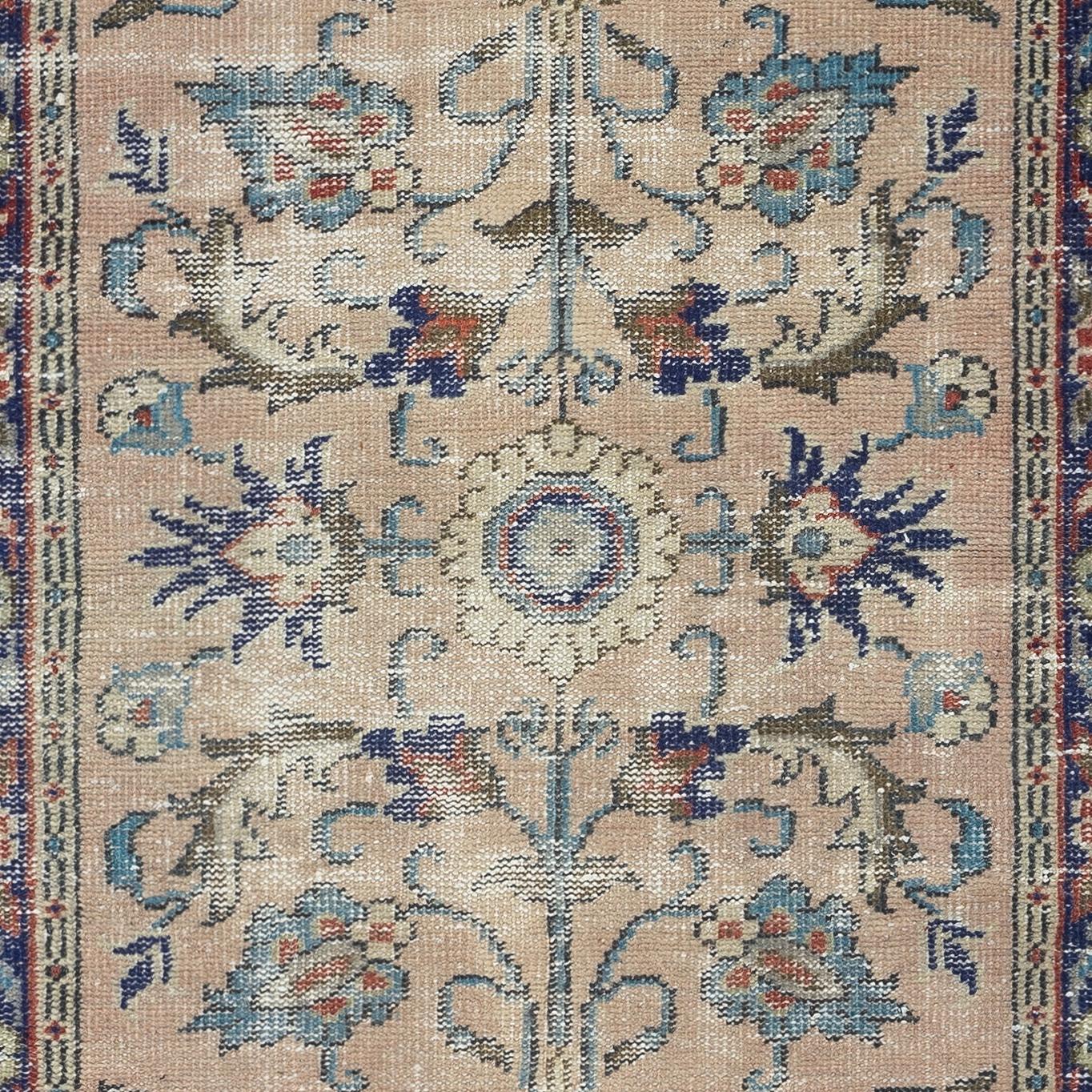 Turc 2.9x5.5 Ft Tapis turc à motifs floraux fait main pour intérieurs bohémiens et classiques en vente