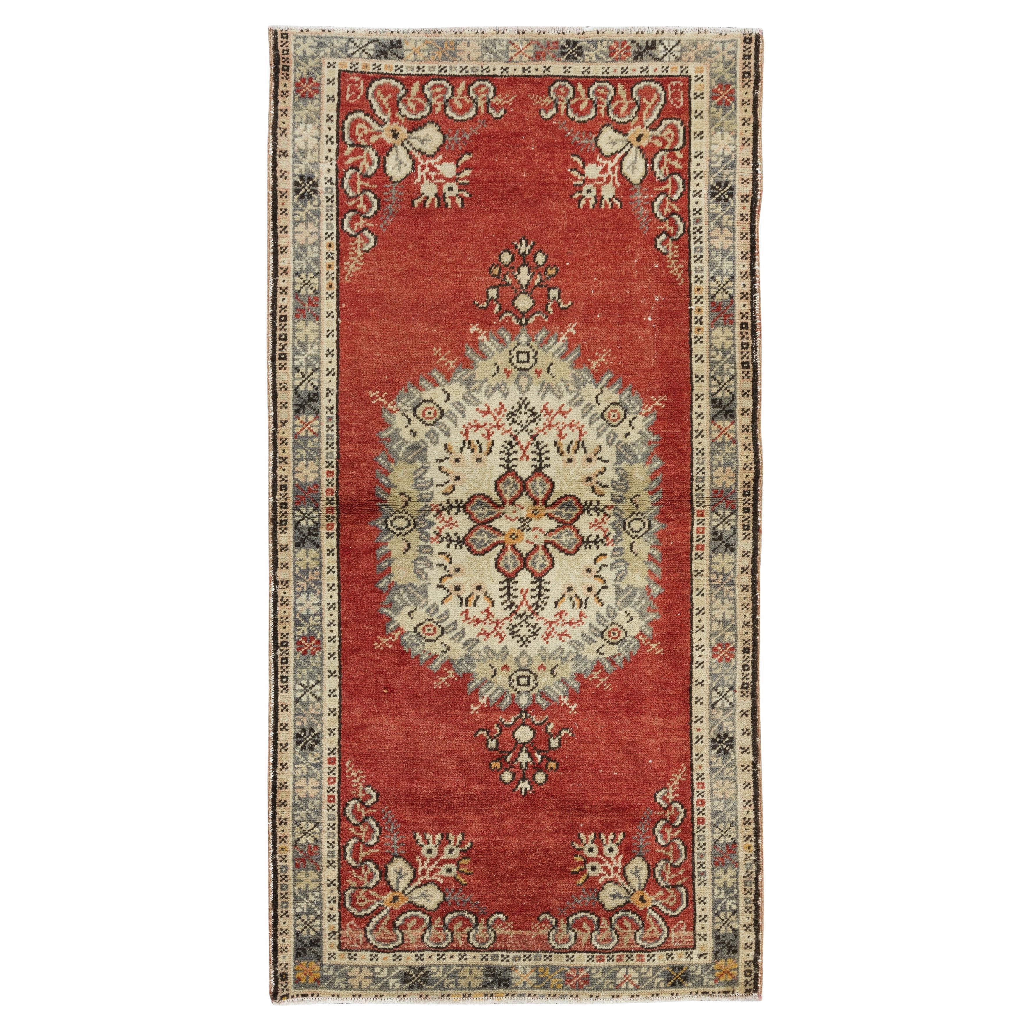 2.9x5.7 Ft Traditional Vintage Turkish Handmade Accent Rug with Medallion Design For Sale