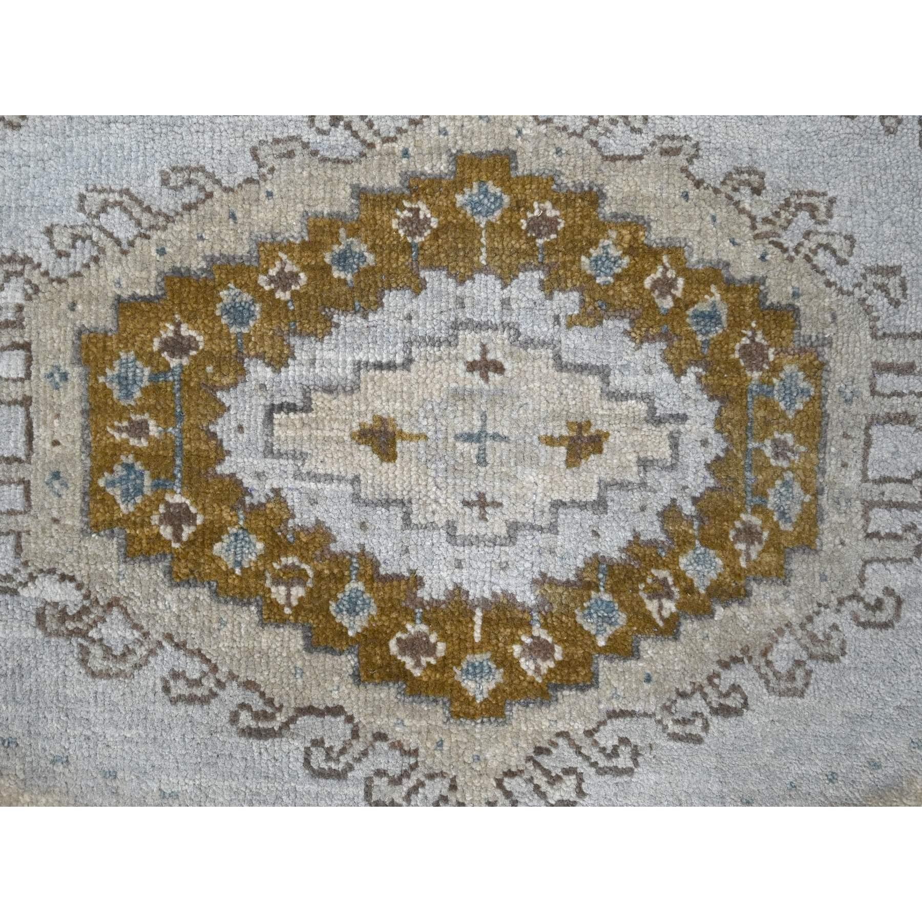 Hand-Knotted 2'9