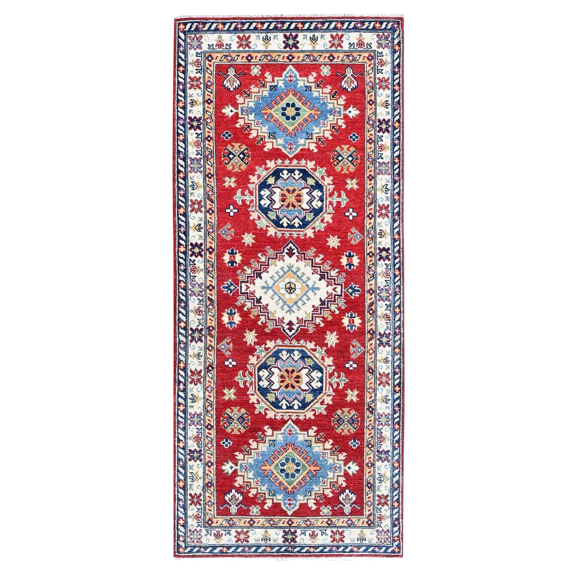2'9"x6'7" Roter Kazak-Läufer aus weicher Wolle mit Medaillons-Design, handgeknüpft