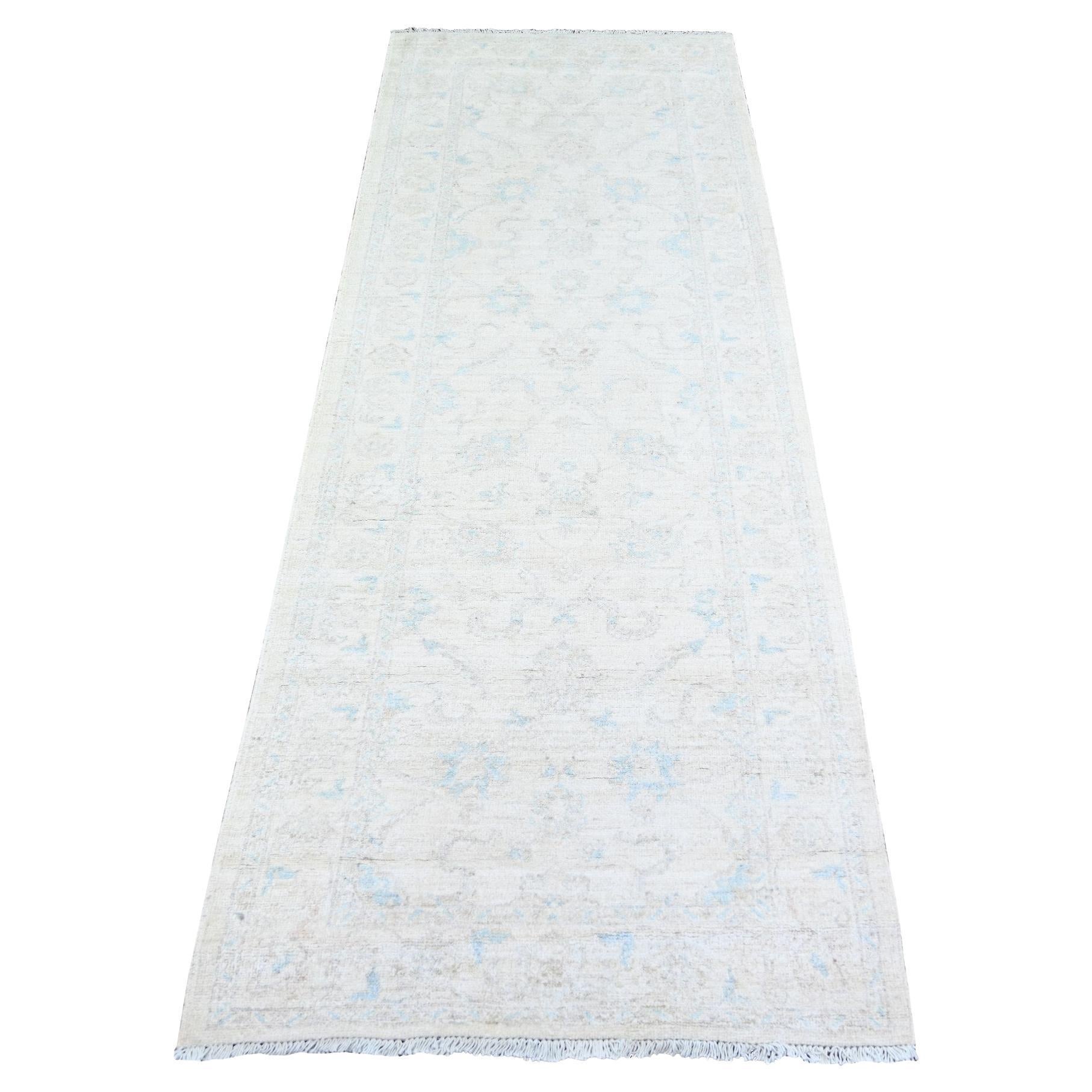 Tapis de couloir oriental Peshawar rose noué à la main blanc 2
9"x7
8" en vente