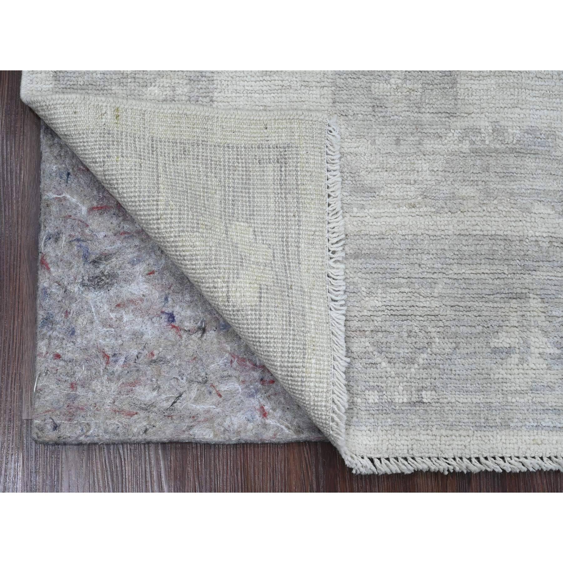Chiffon Blanco, Anudada a Mano, Angora Afgana Oushak con Diseño de Hojas, Tintes Vegetales, 100% Lana, Alfombra Corredera, Alfombra Oriental
Materiales primarios: Lana
Látex: Sin pelo 
altura: 0,25 Pulgadas
Estilo: Transicional
Color principal: