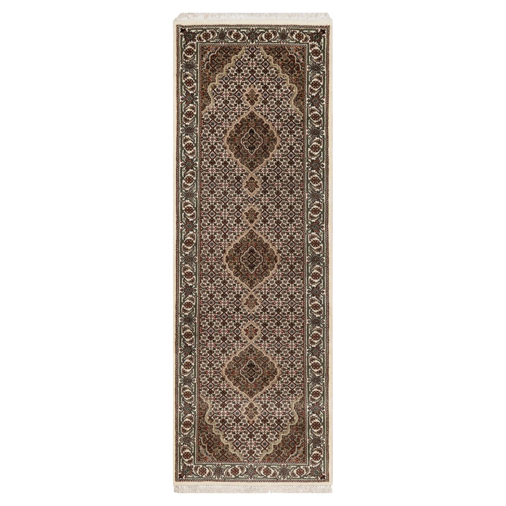 2
9"x8
1" Ivory Hand Knotted Wool Tabriz Mahi Fish Medallion Design Runner Rug