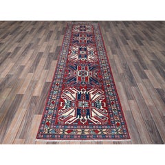2'9"x9'10" Roter Kazak-Läufer aus Wolle mit Stammesmedaillons-Design, handgeknüpft