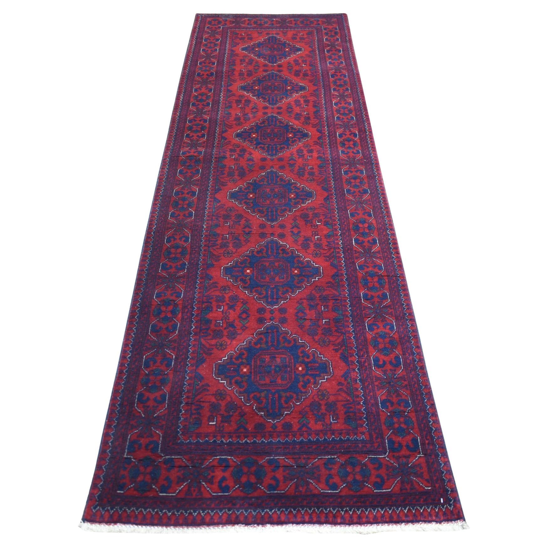 2
9 "x9
7" Tapis de course rouge à design tribal en pure laine, Afghan Khamyab, noué à la main