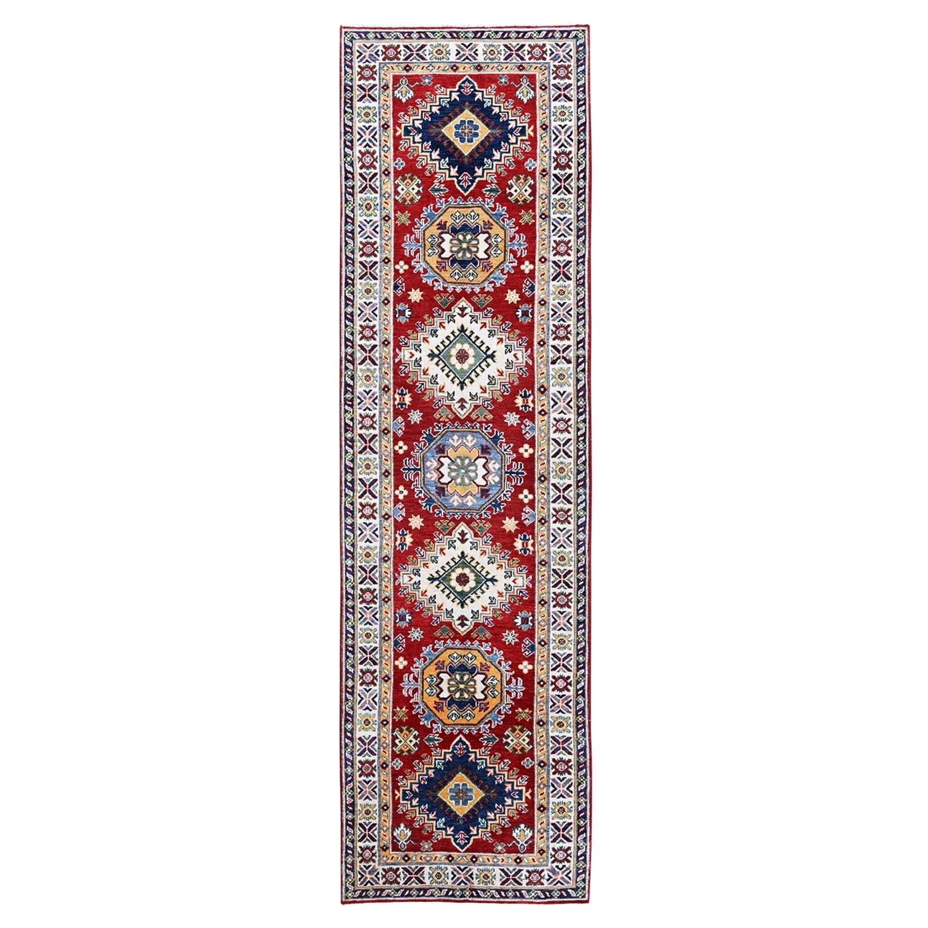 Tappeto Runner in lana morbida annodato a mano 2'9 "x9'8" rosso Kazak con design geometrico