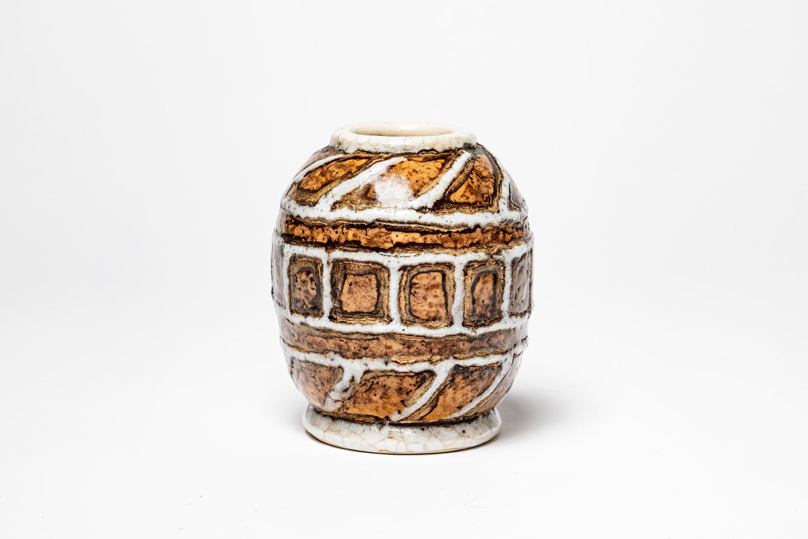 Vaso in ceramica Art déco

Nello stile di Jean Besnard

Vaso in ceramica art déco geometrico bianco e marrone

Condizioni originali perfette

altezza 15 cm
Grande 11 cm