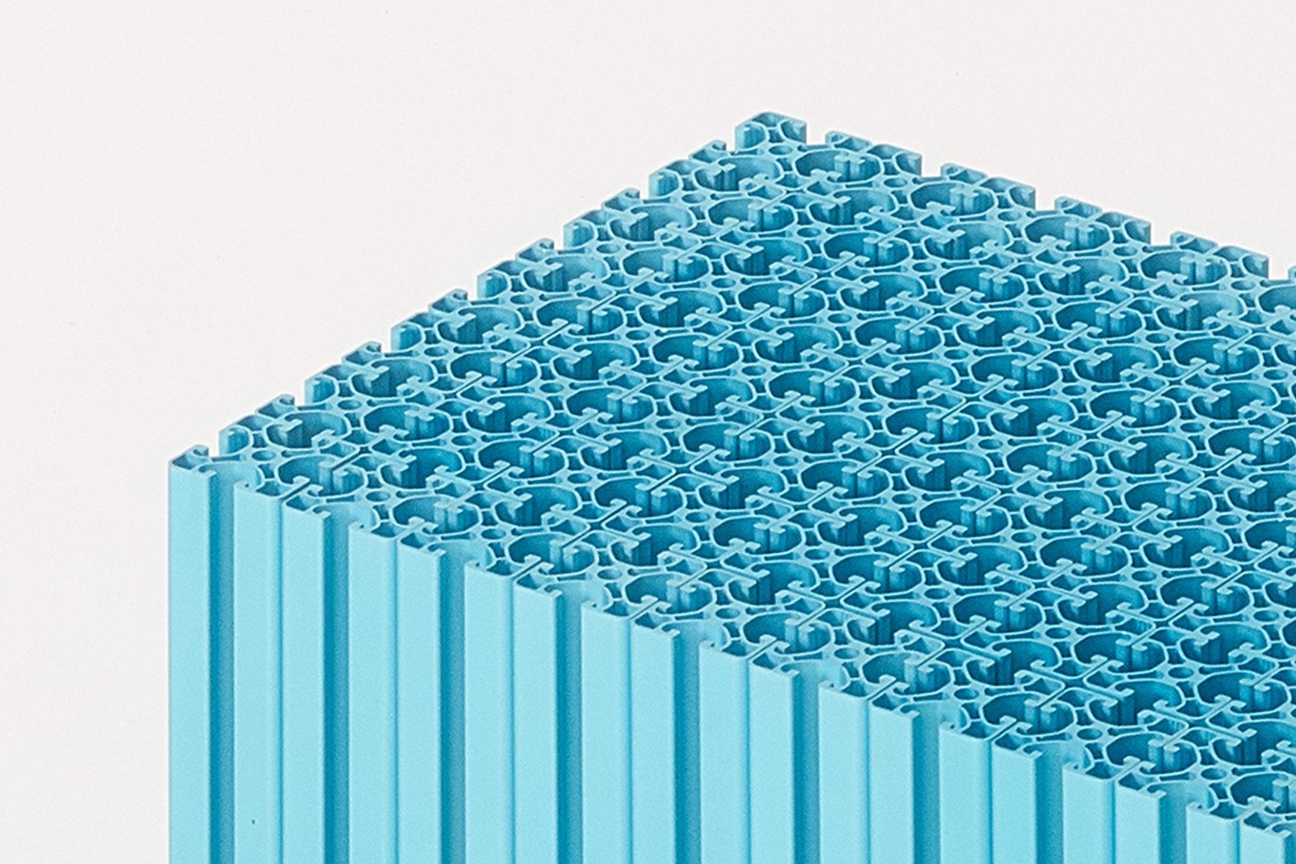 2Blue Cyan Anodized Aluminum Side Table / Plinth by Antoni Pallejà For Sale 2