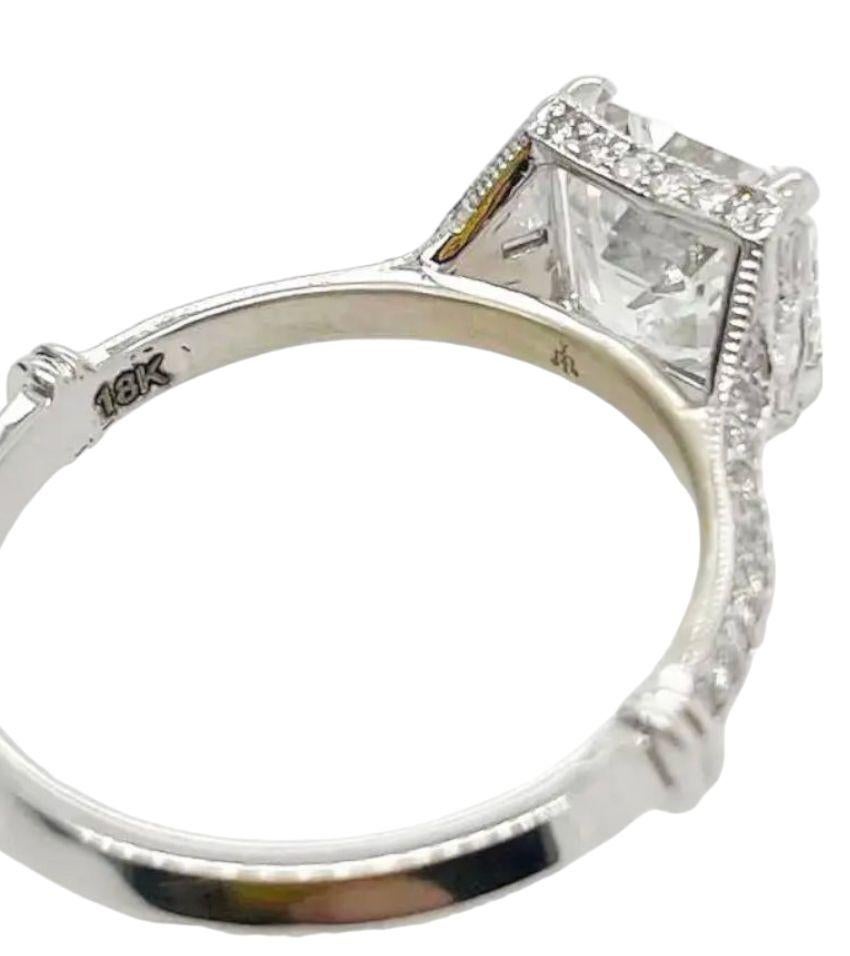 Im Angebot: 2,01 Karat Art Deco Diamantring aus 18 Karat Weißgold mit Asscher-Schliff () 4