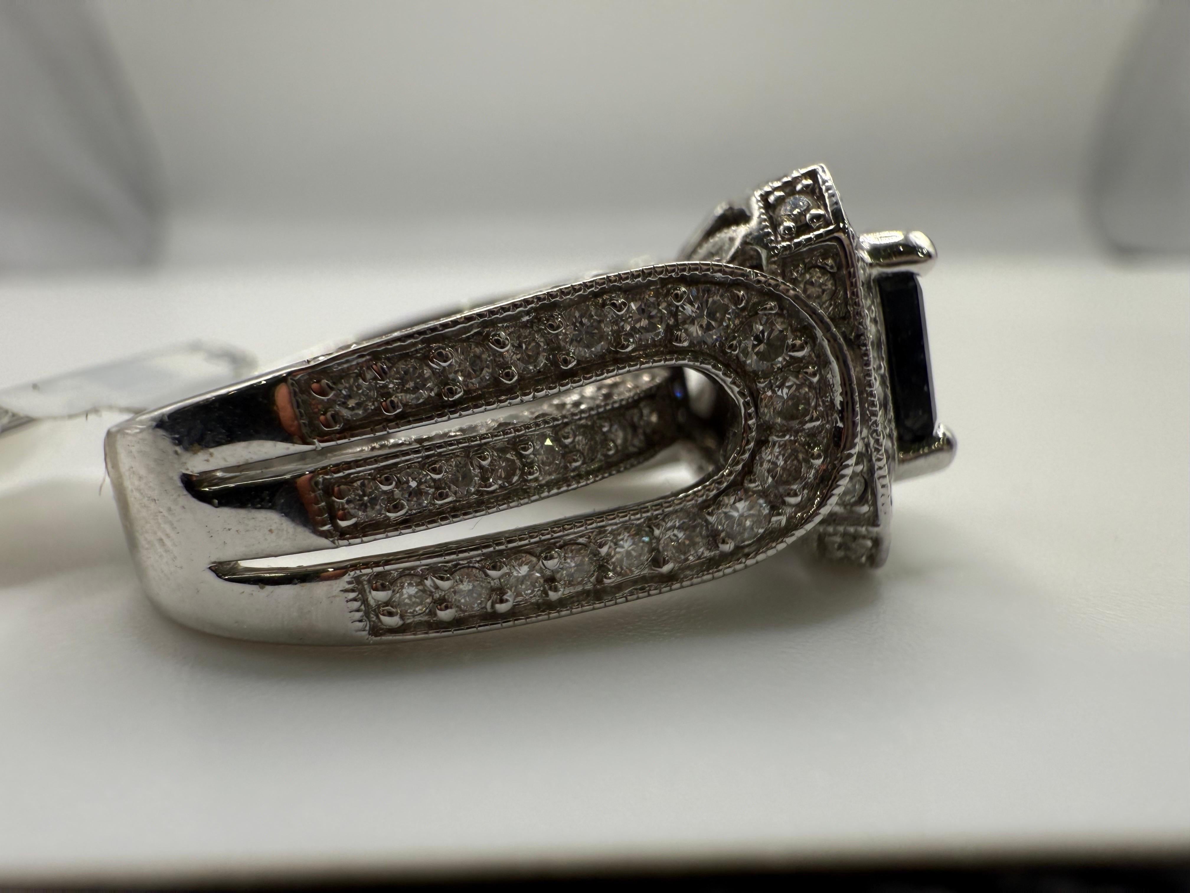 Quadrato Anello con diamante nero da 2 carati Anello cocktail in oro 18KT in vendita