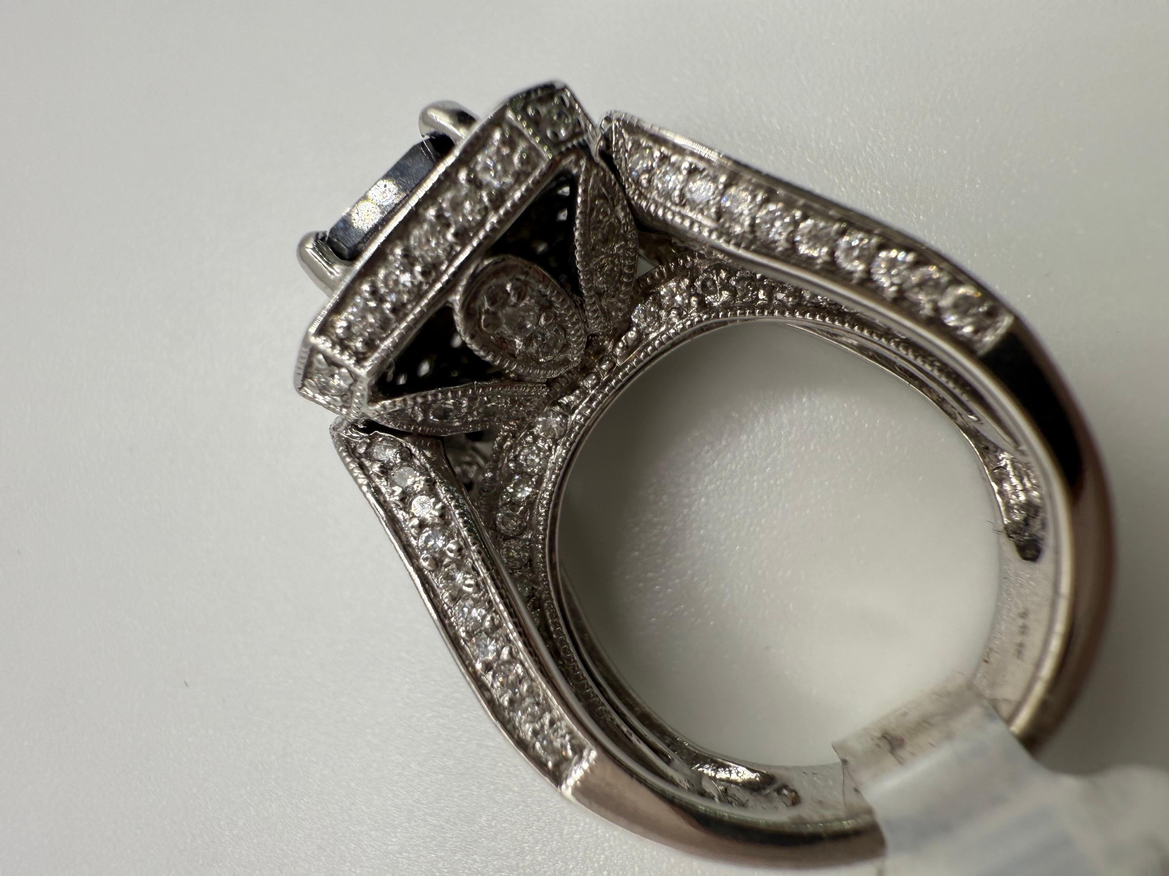 Anello con diamante nero da 2 carati Anello cocktail in oro 18KT In condizioni Nuovo in vendita a Boca Raton, FL