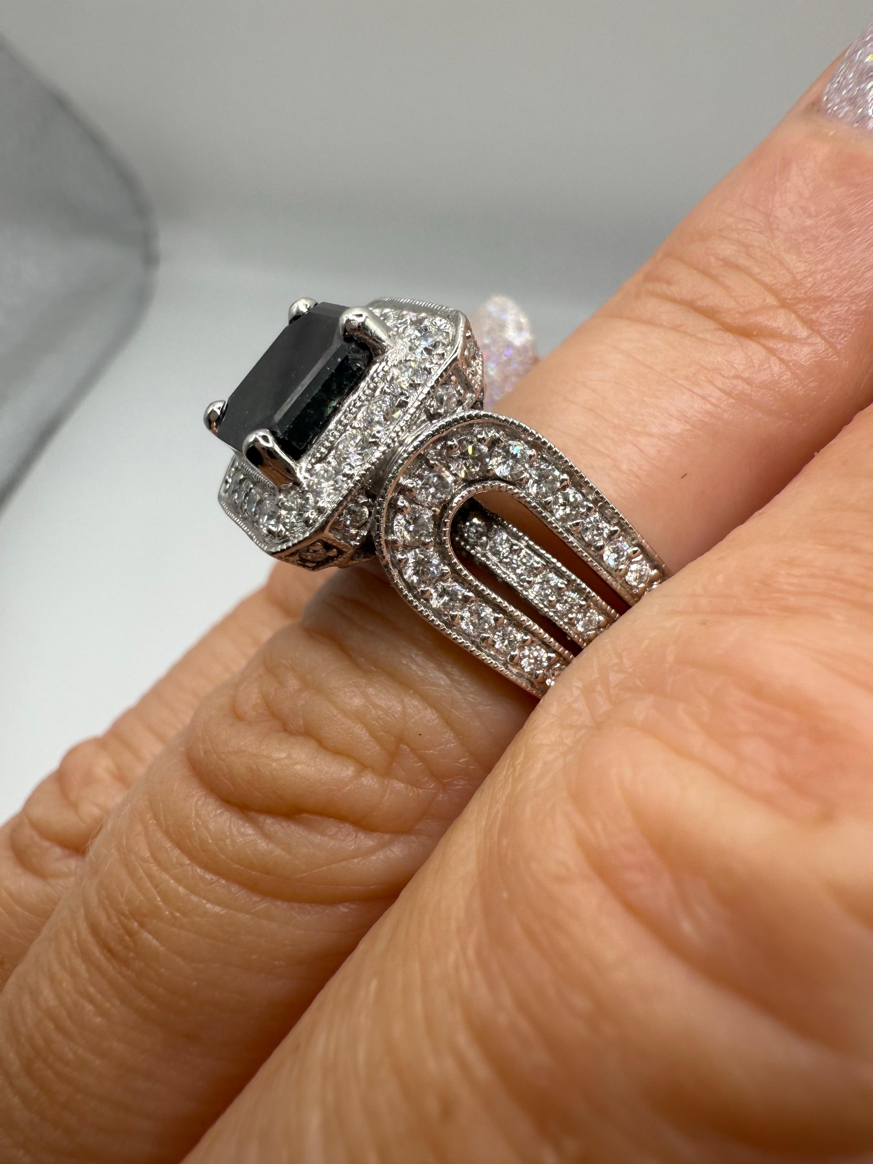 Anello con diamante nero da 2 carati Anello cocktail in oro 18KT in vendita 2