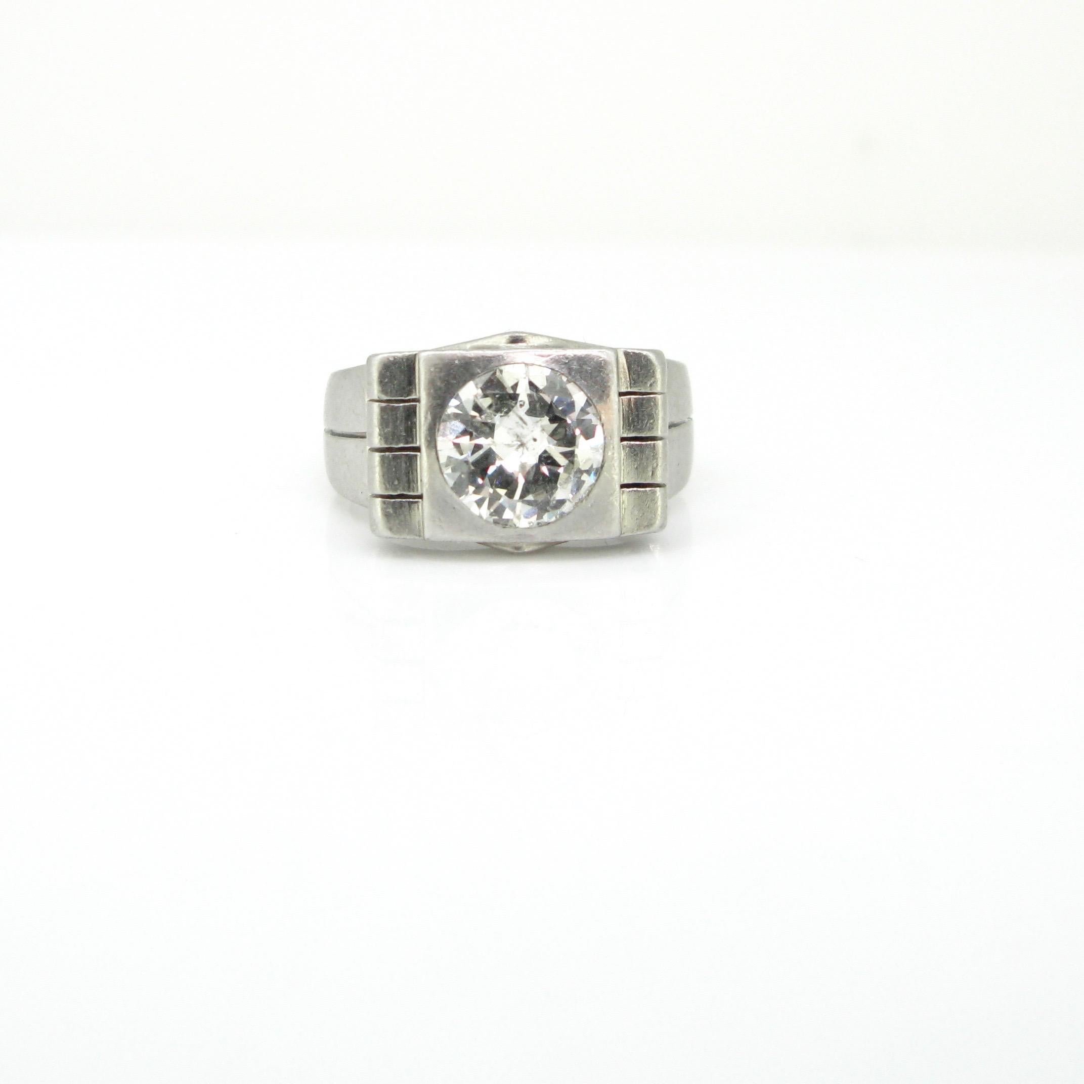 2 Carat Brilliant Cut Diamond Geometric Platinum Signet Solitaire Ring In Good Condition In London, GB