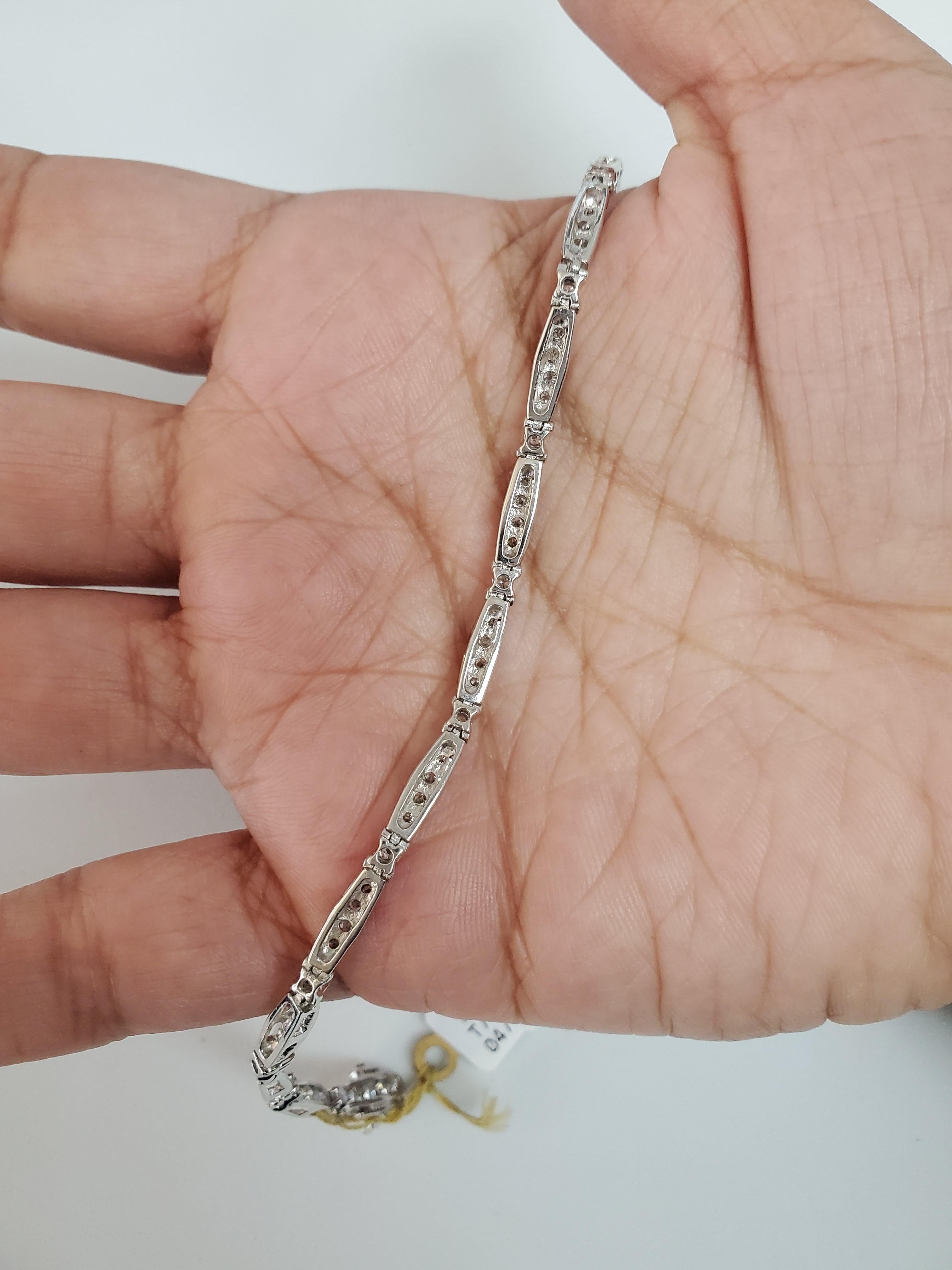 Pulsera de tenis con diamantes engastados en canal 2CT Oro blanco 14k Corte redondo en venta