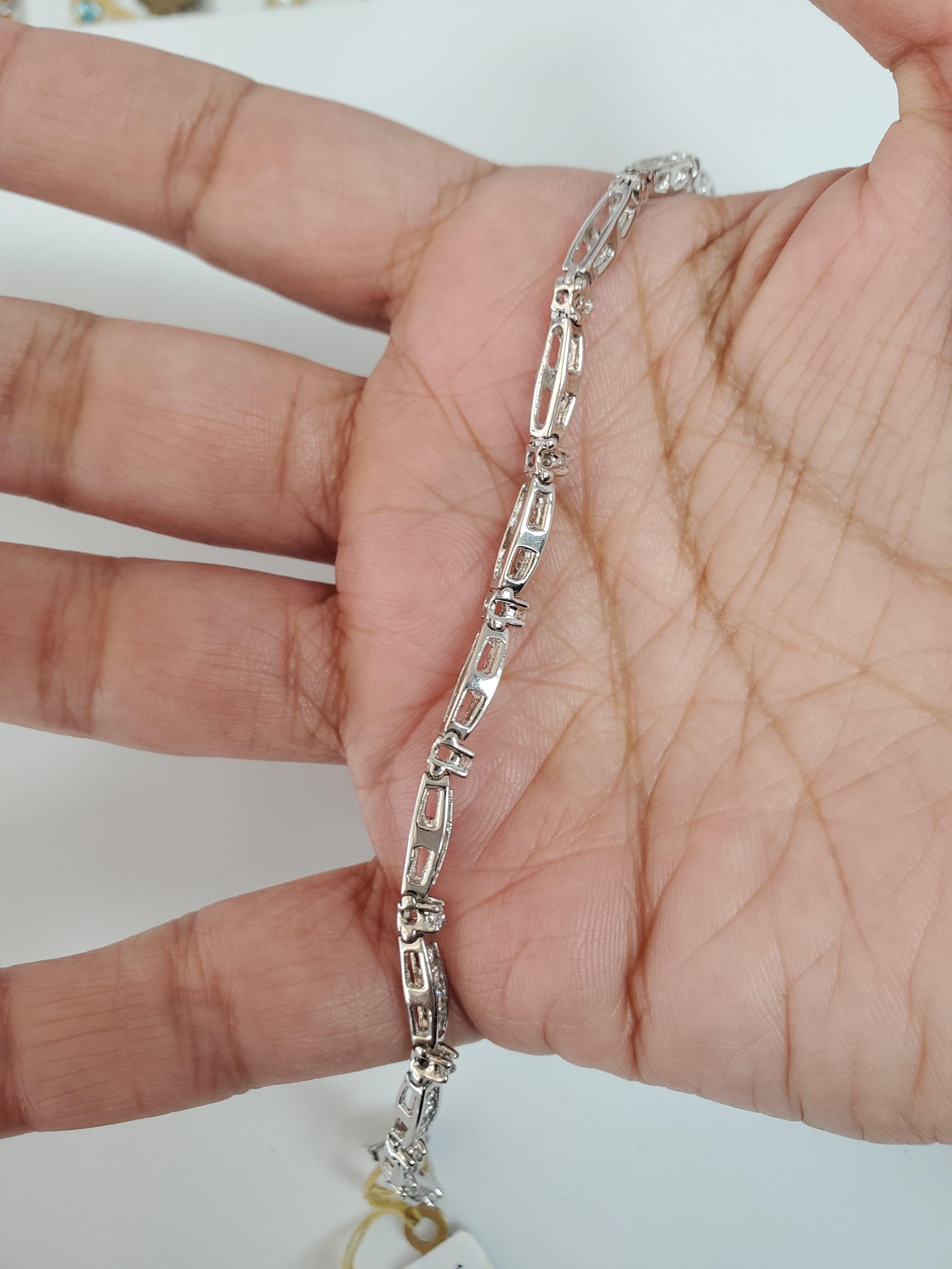 Femenino o masculino Pulsera de tenis con diamantes engastados en canal 2CT Oro blanco 14k en venta