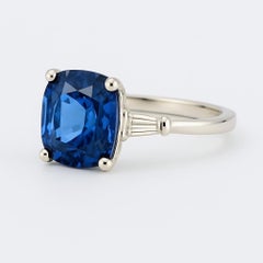 Anello con zaffiro blu naturale a cuscino da 2 carati in platino A. Silver