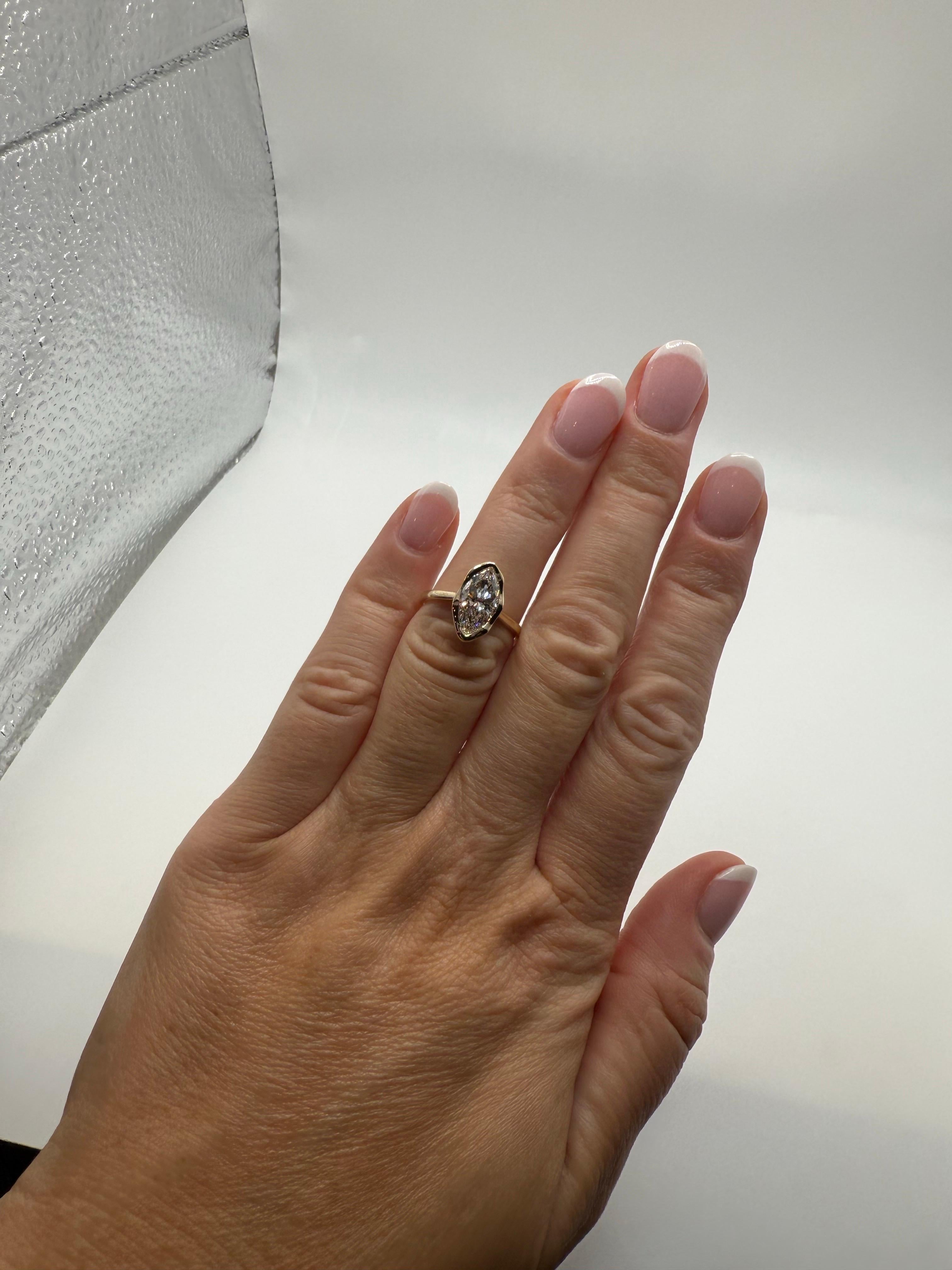 Taille Marquise Bague de fiançailles diamant 2ct Bague de designer or jaune 18KT VS1 E en vente